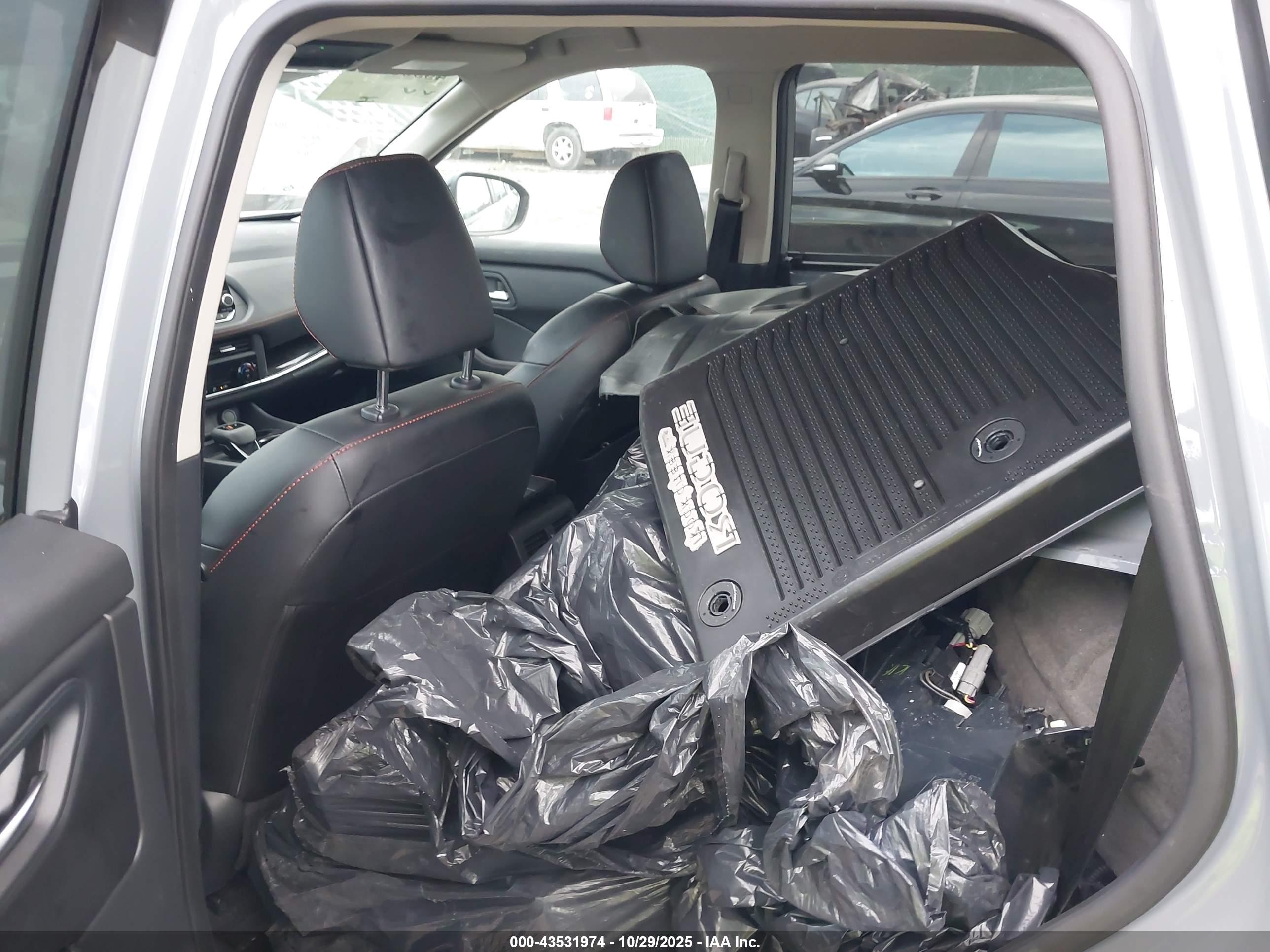NISSAN ROGUE image 8