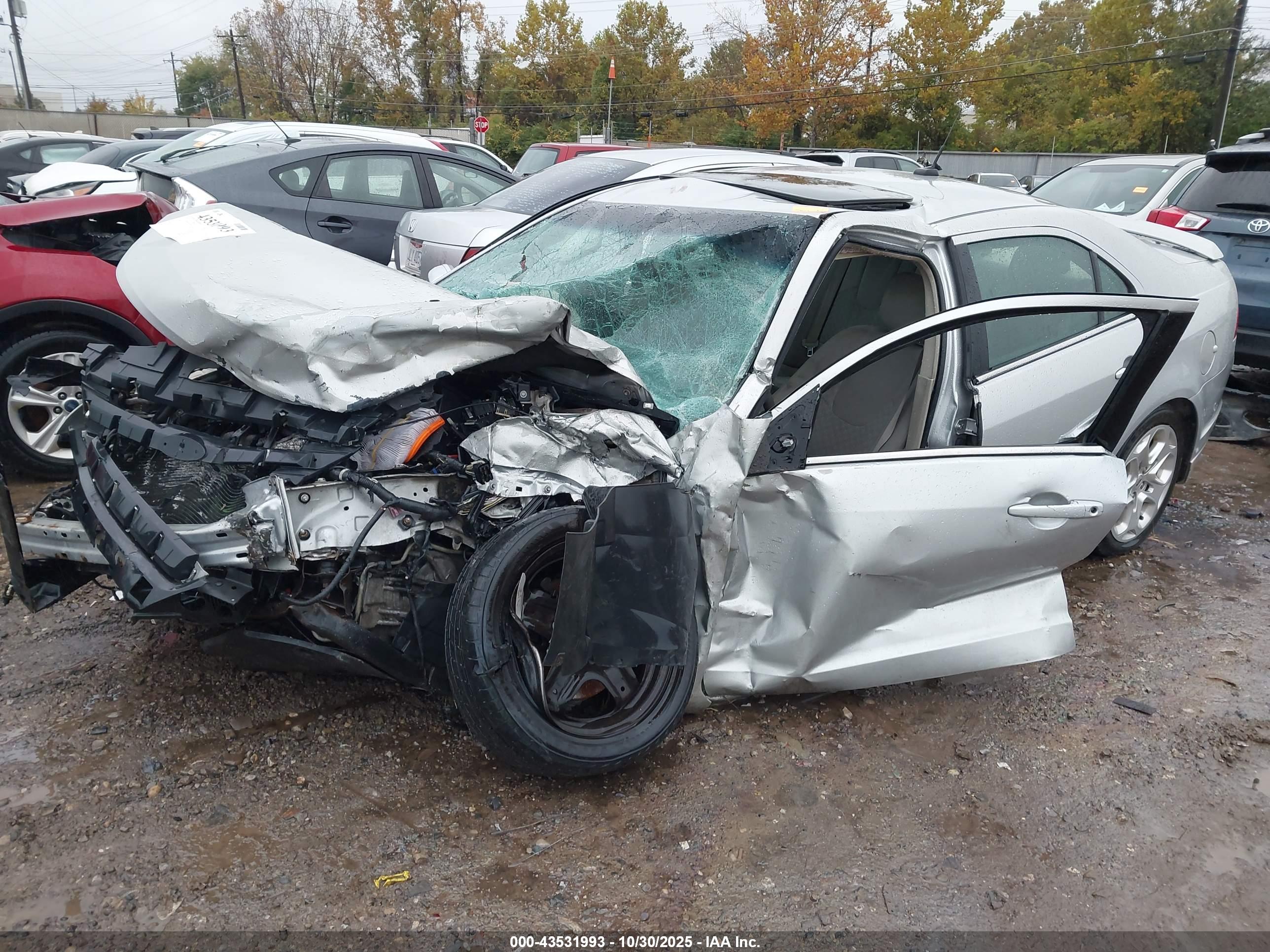 FORD FUSION image 2