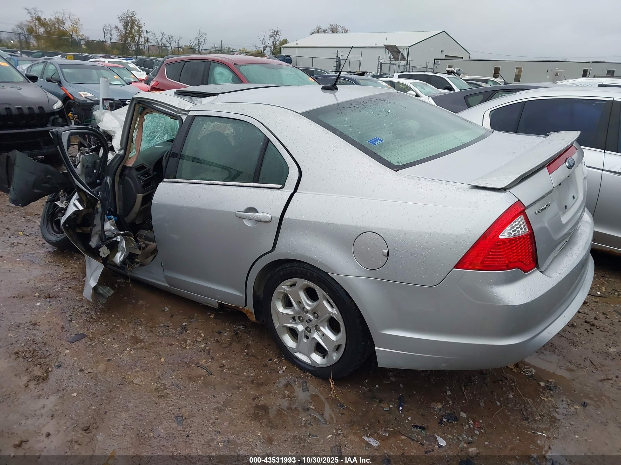 FORD FUSION image 3