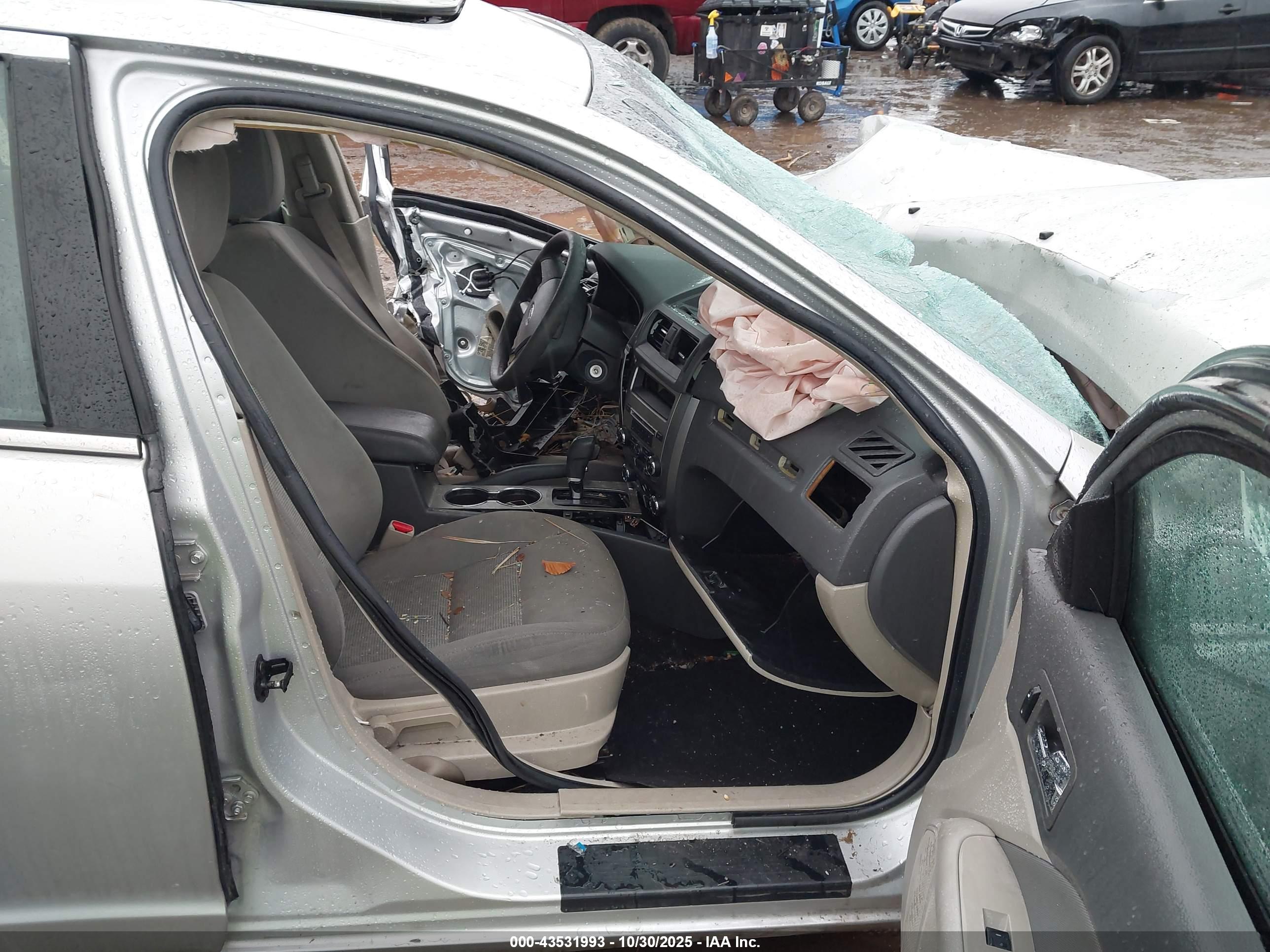 FORD FUSION image 5