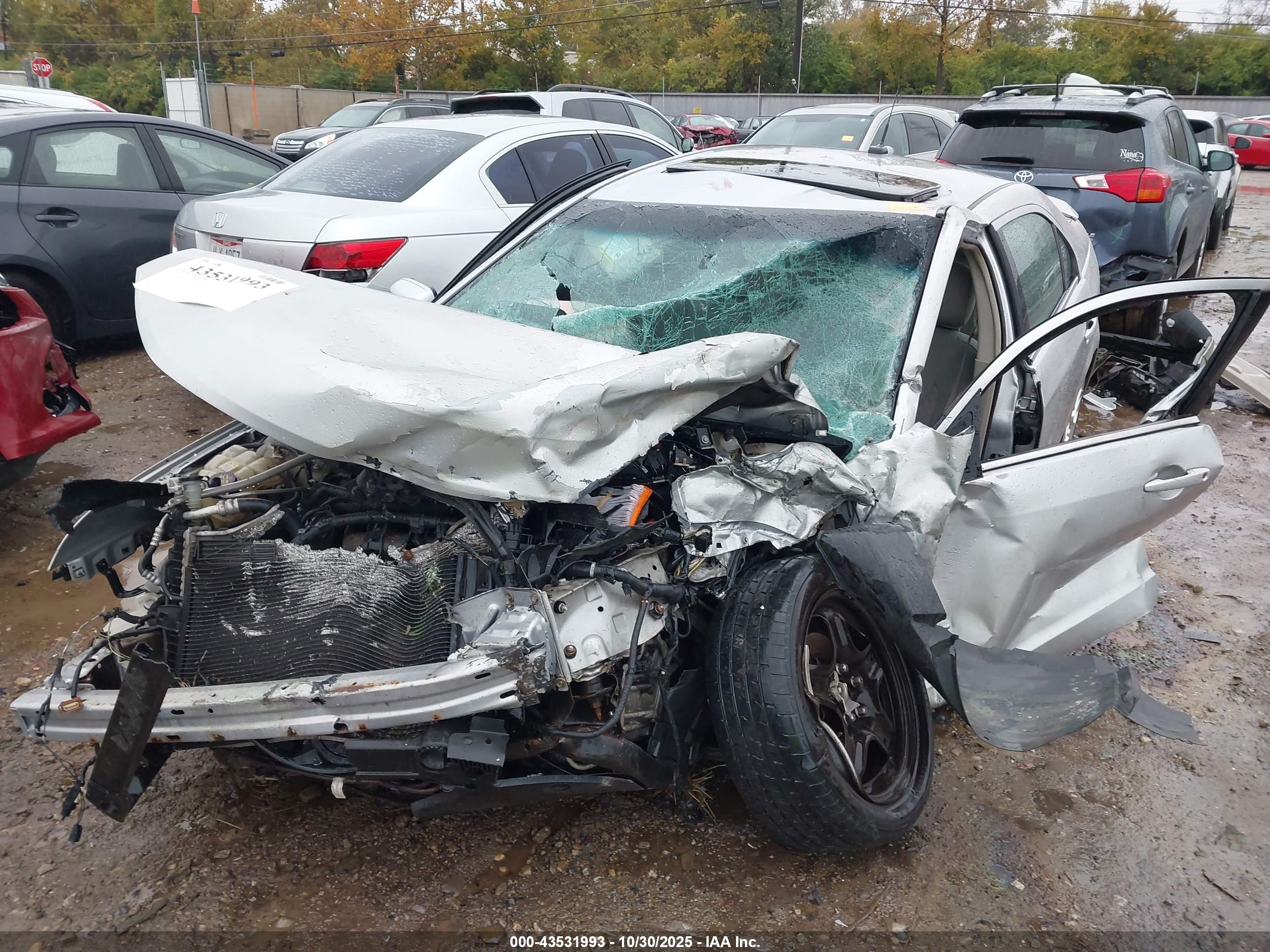 FORD FUSION image 6
