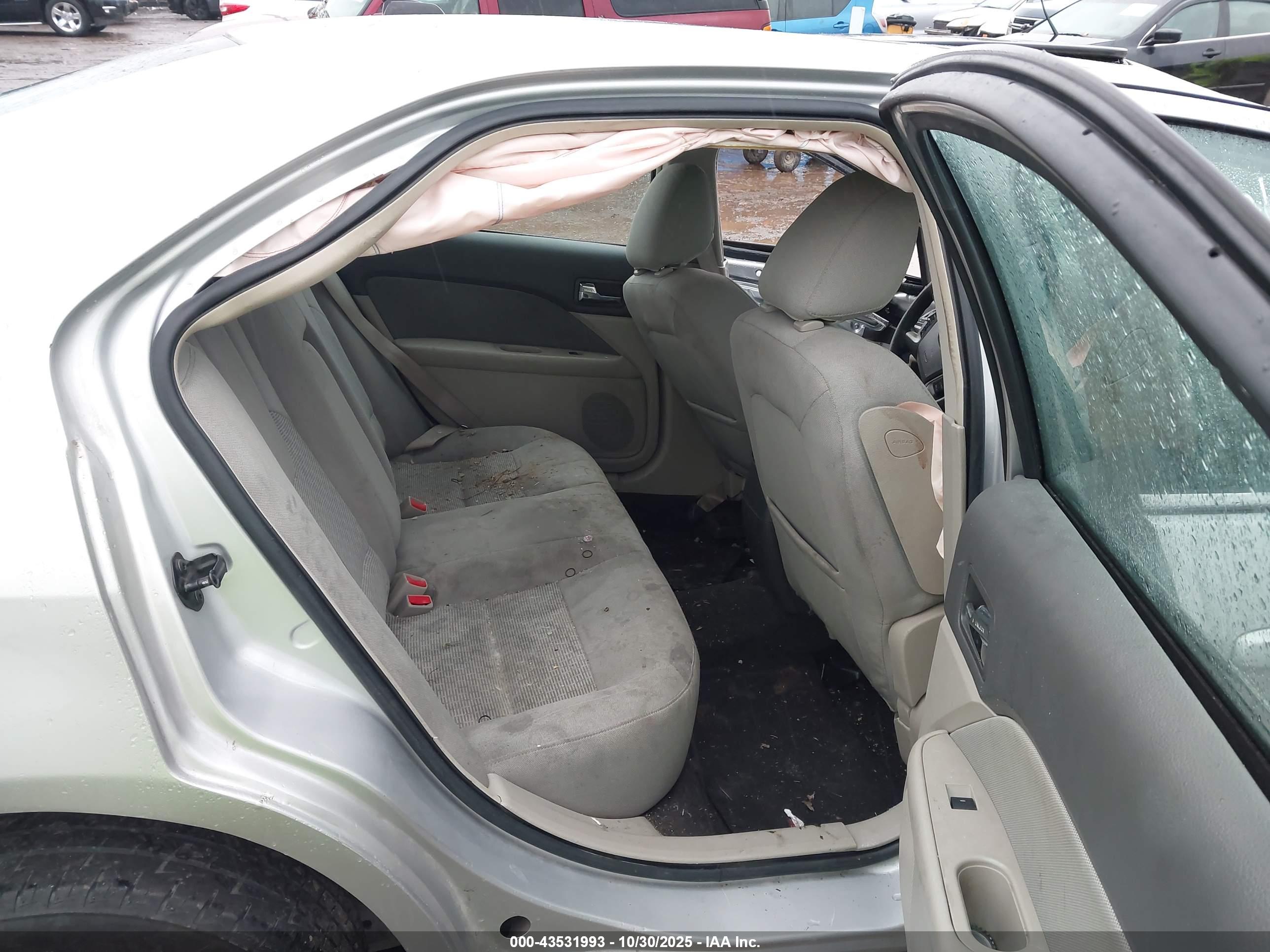 FORD FUSION image 8