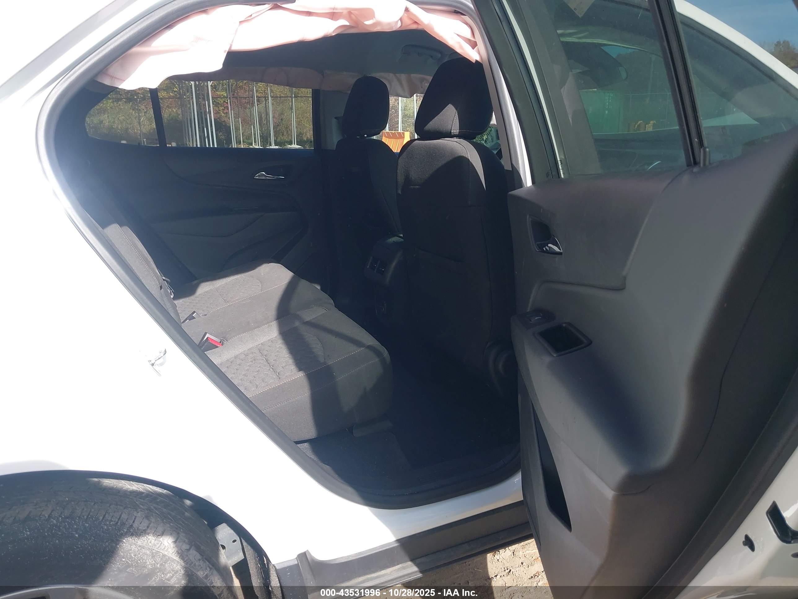 CHEVROLET EQUINOX image 8