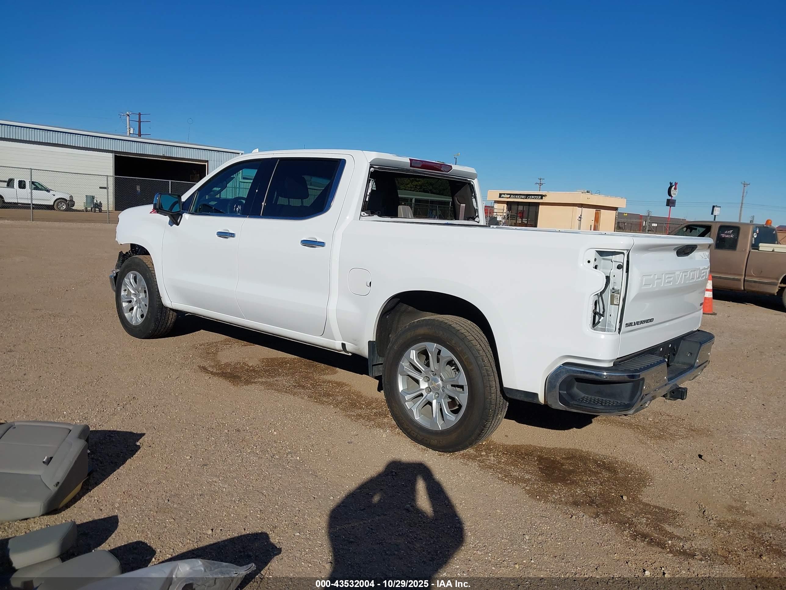 CHEVROLET SILVERADO image 3