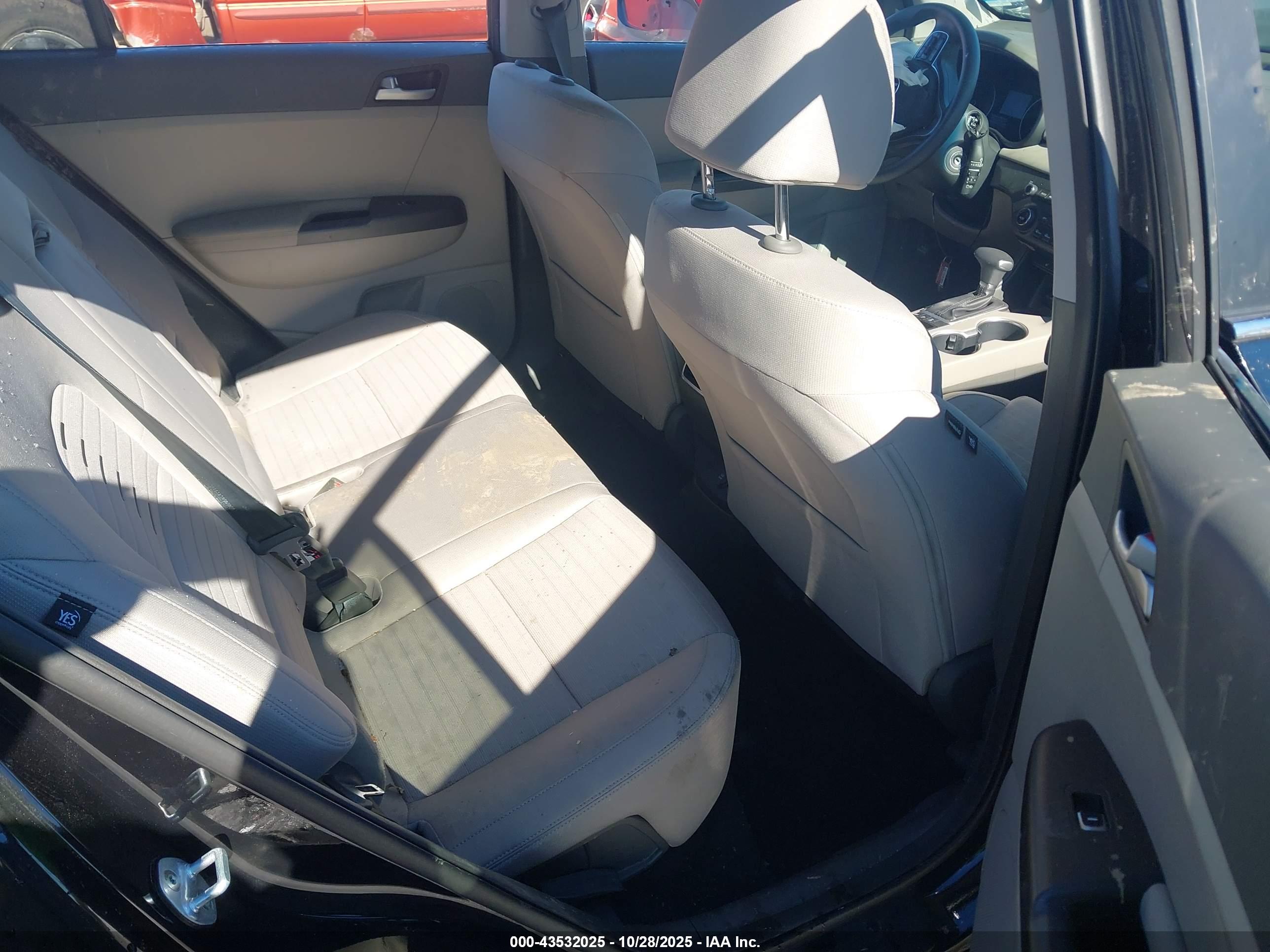 KIA SPORTAGE image 8