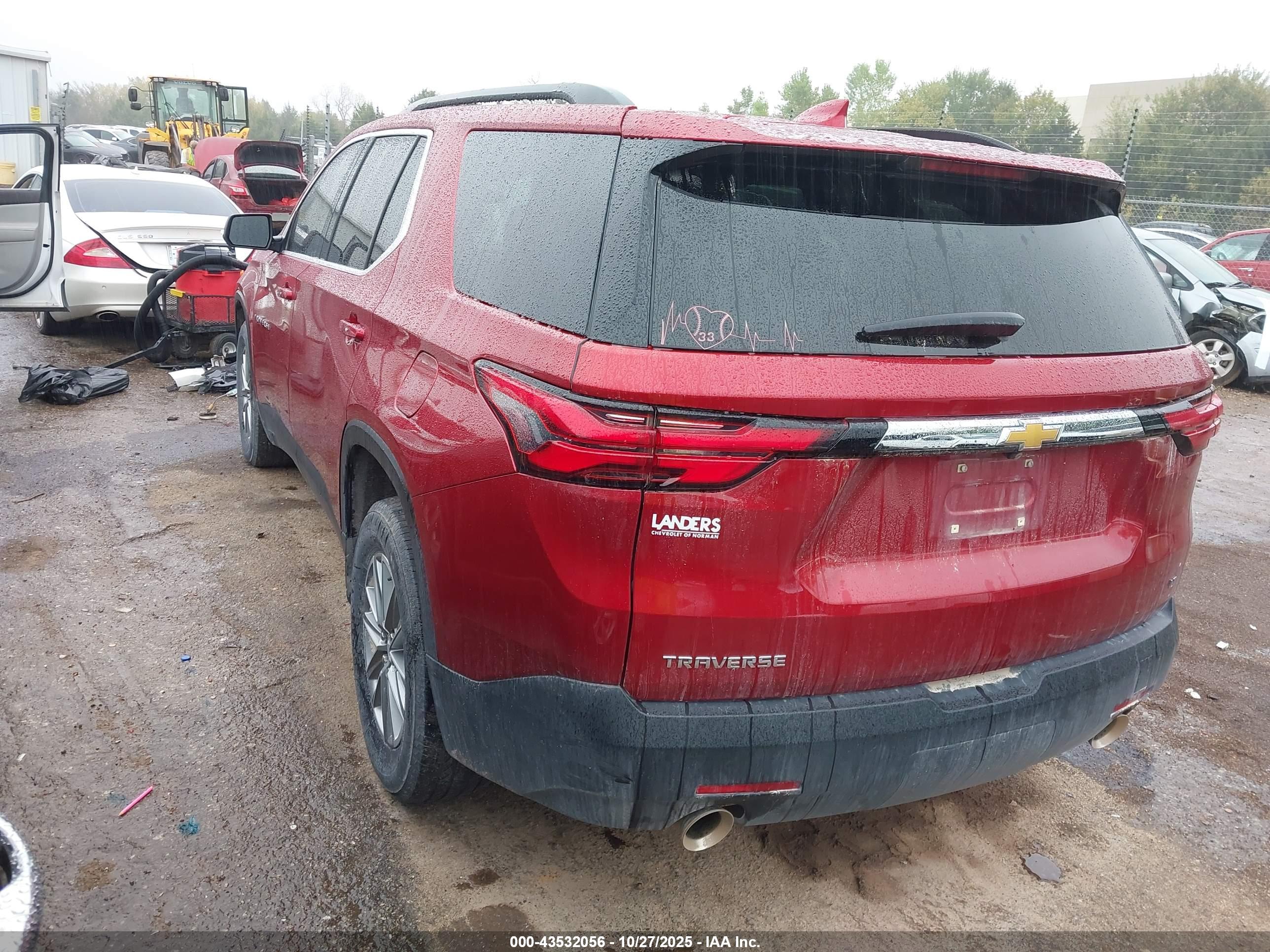 CHEVROLET TRAVERSE image 3
