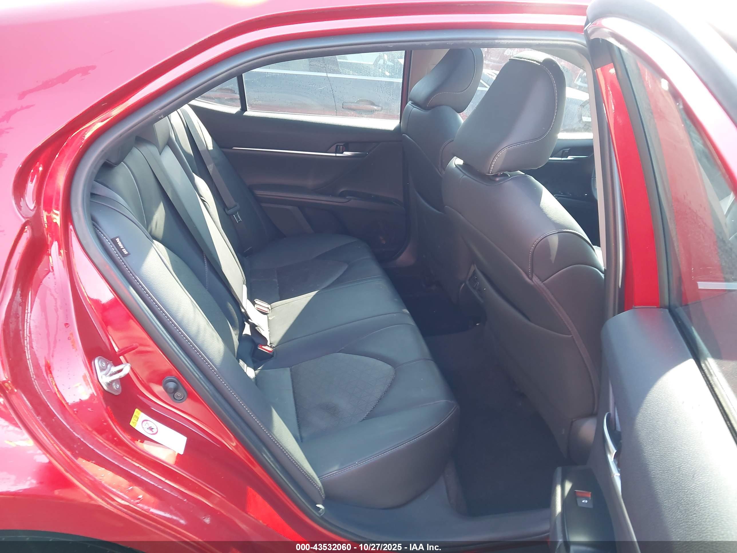 TOYOTA CAMRY image 8