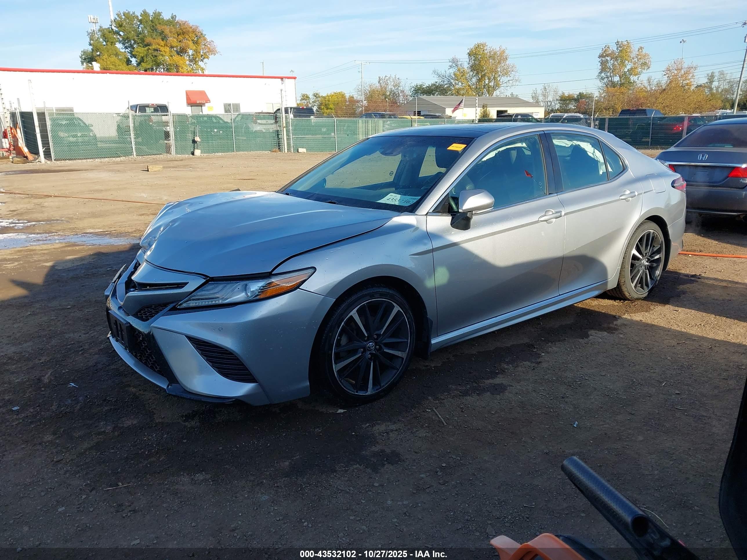 TOYOTA CAMRY image 2