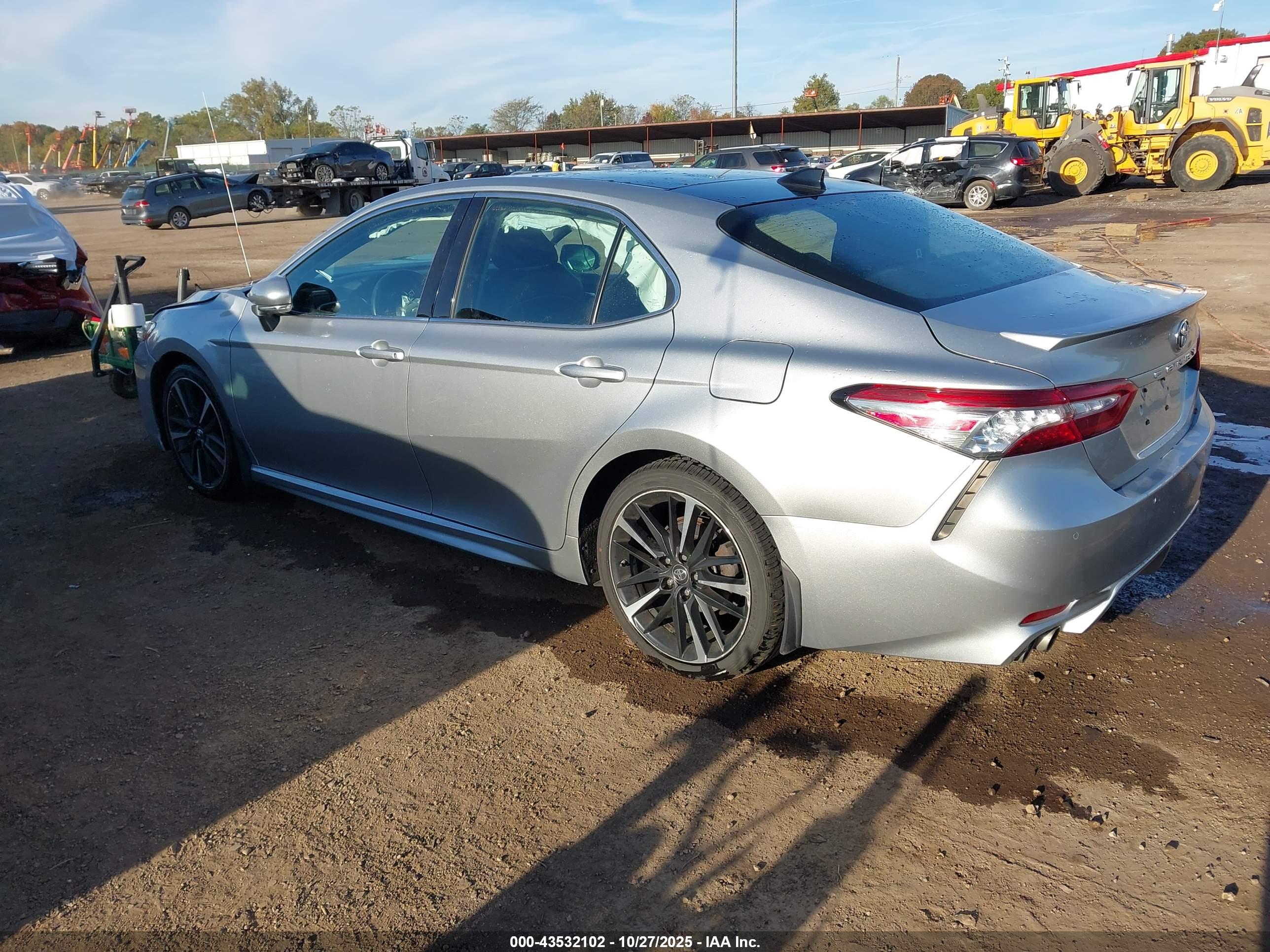 TOYOTA CAMRY image 3