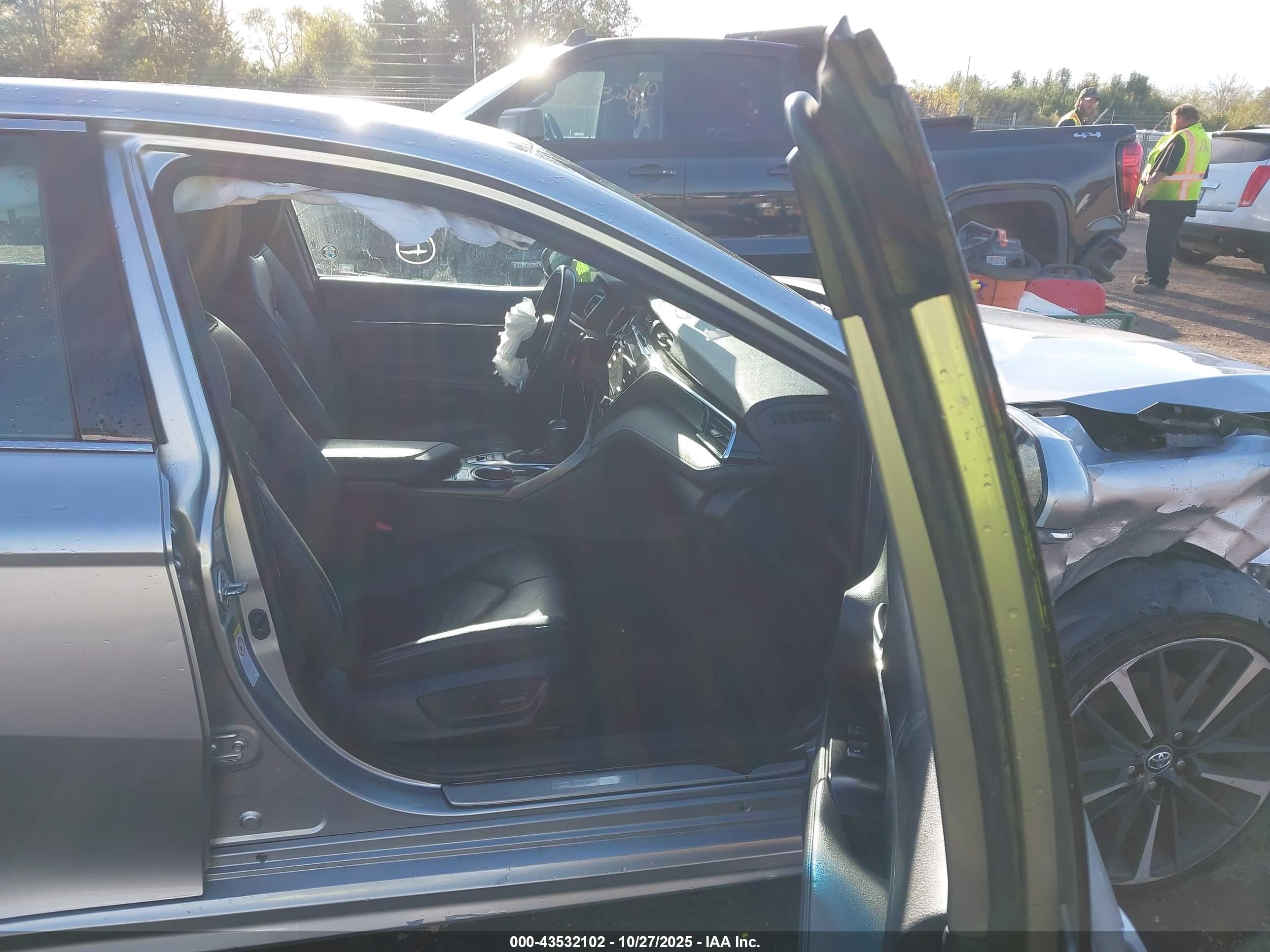 TOYOTA CAMRY image 5
