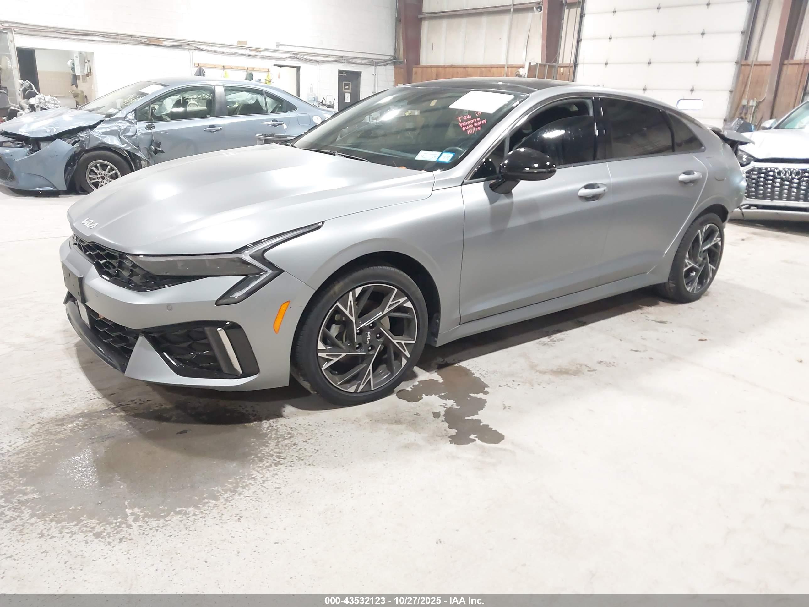 KIA K5 image 2