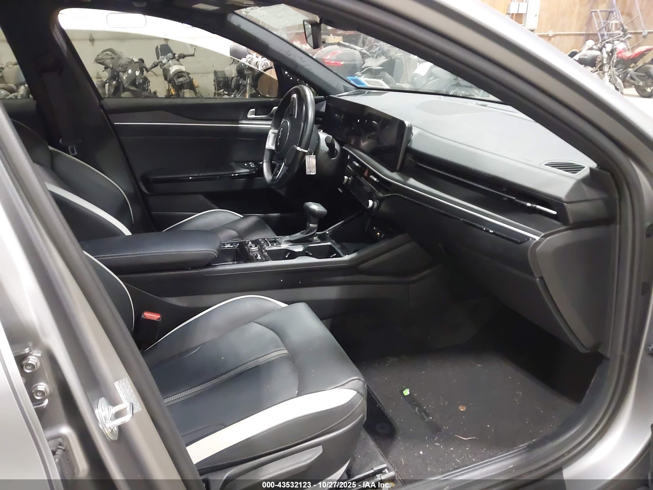 KIA K5 image 5
