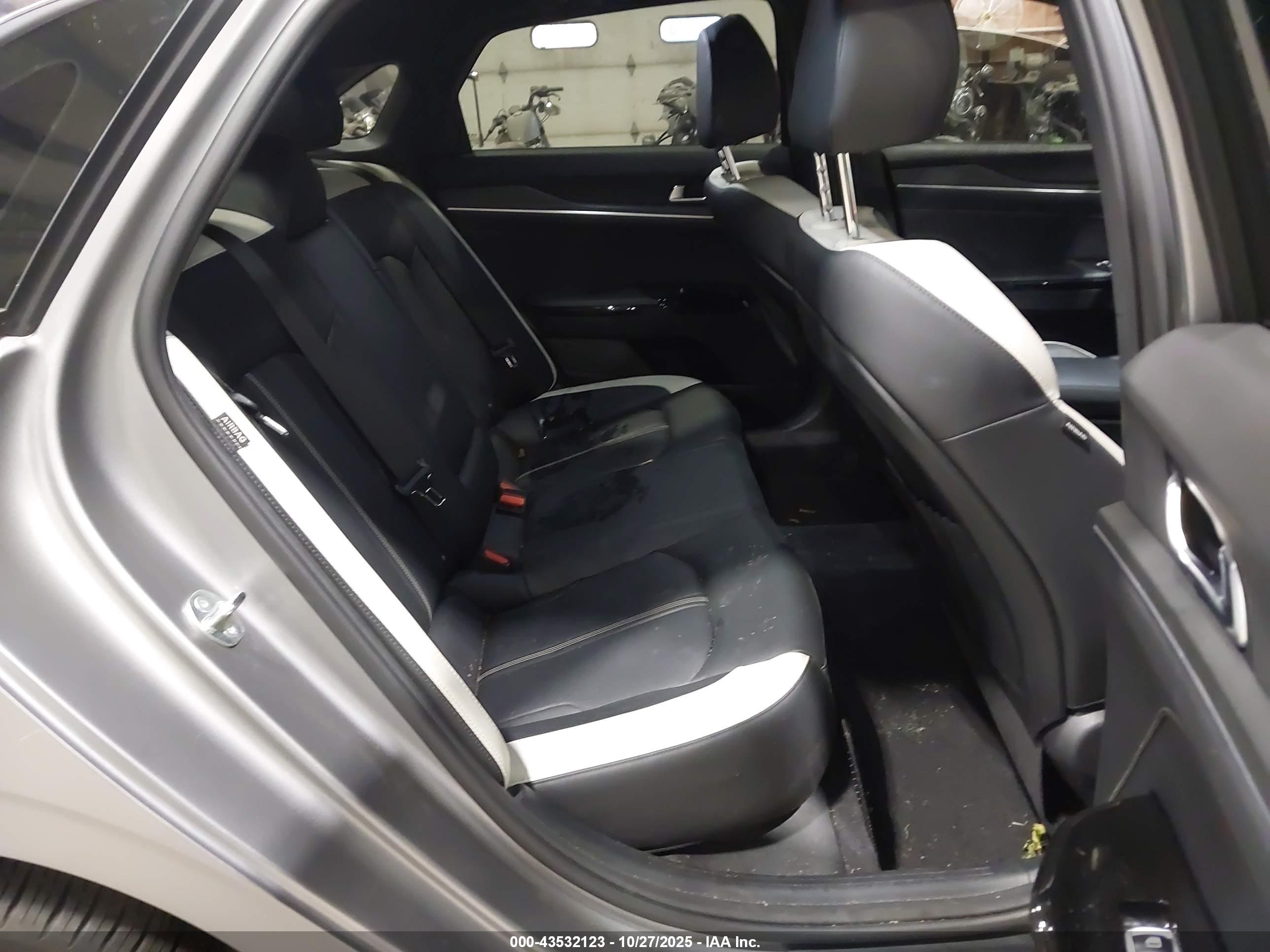 KIA K5 image 8