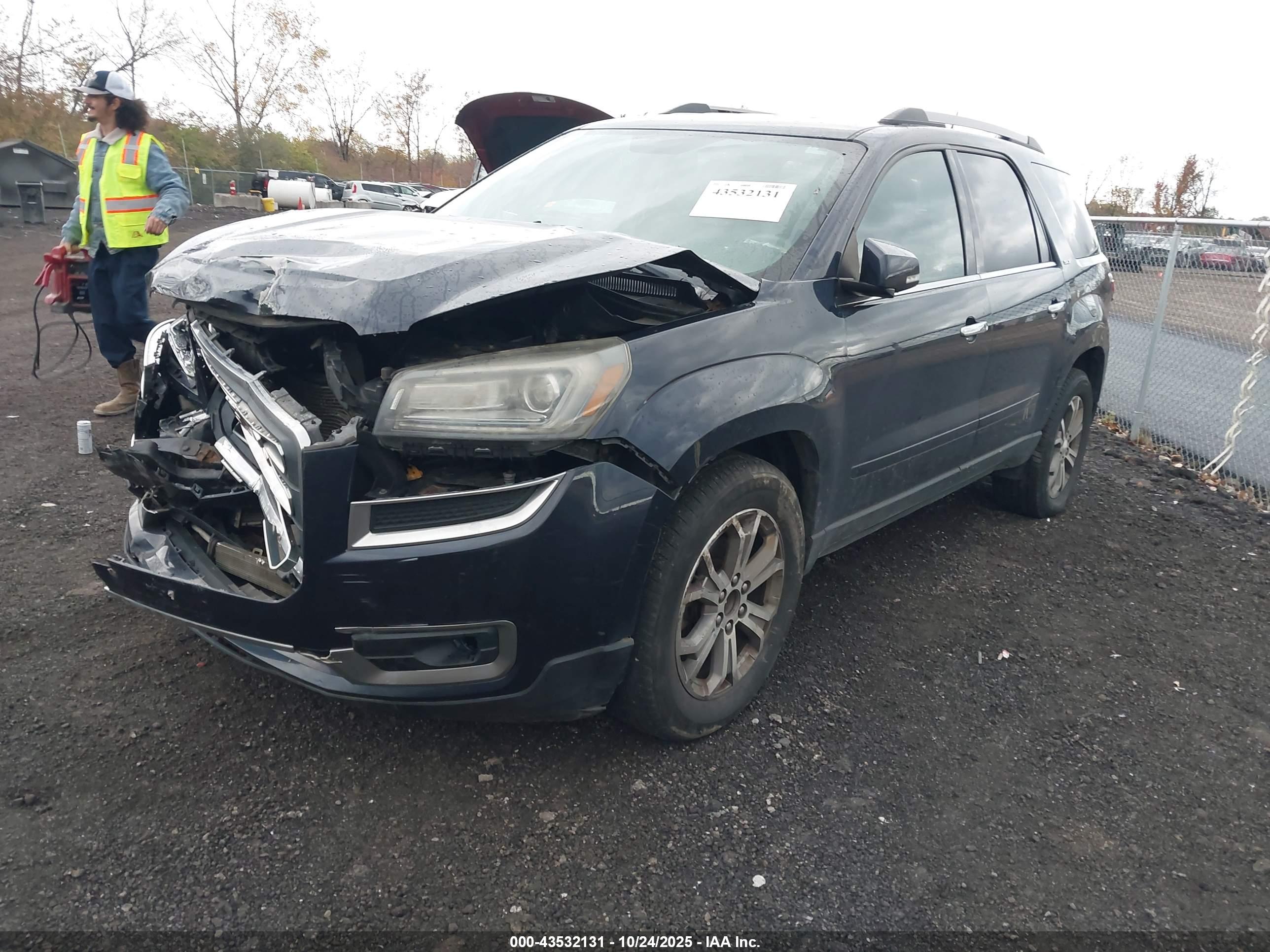 GMC ACADIA image 2