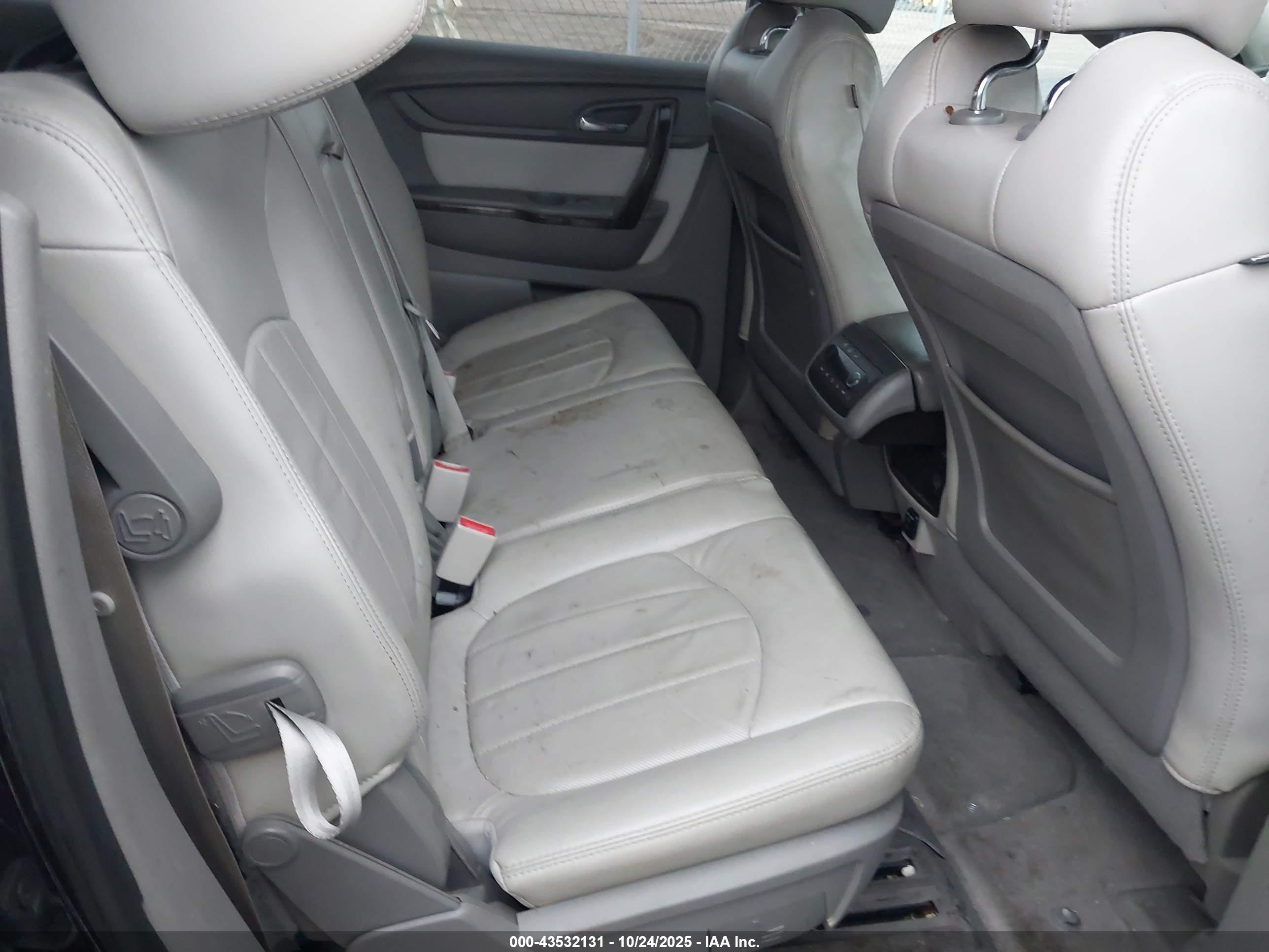 GMC ACADIA image 8