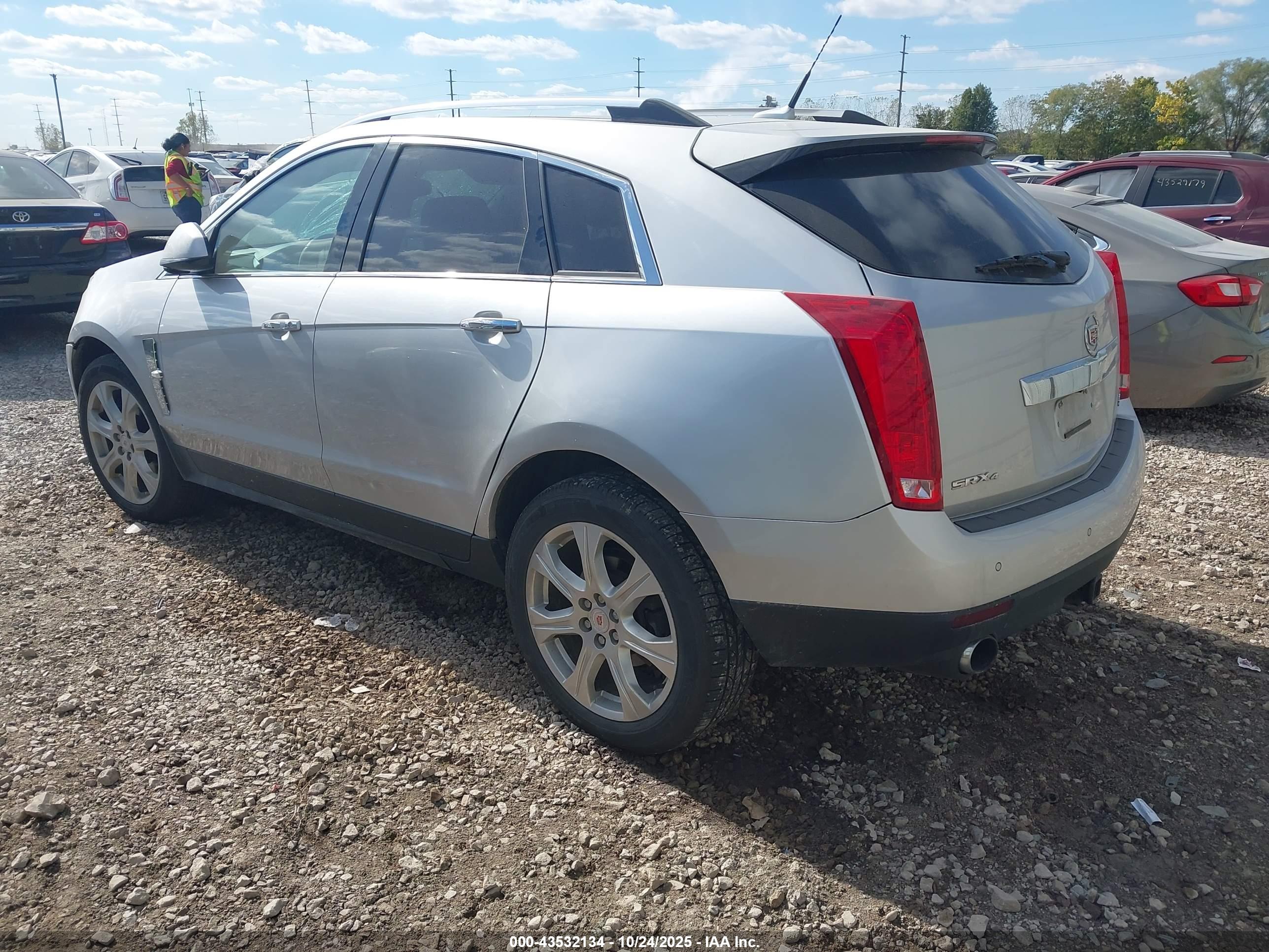 CADILLAC SRX image 3