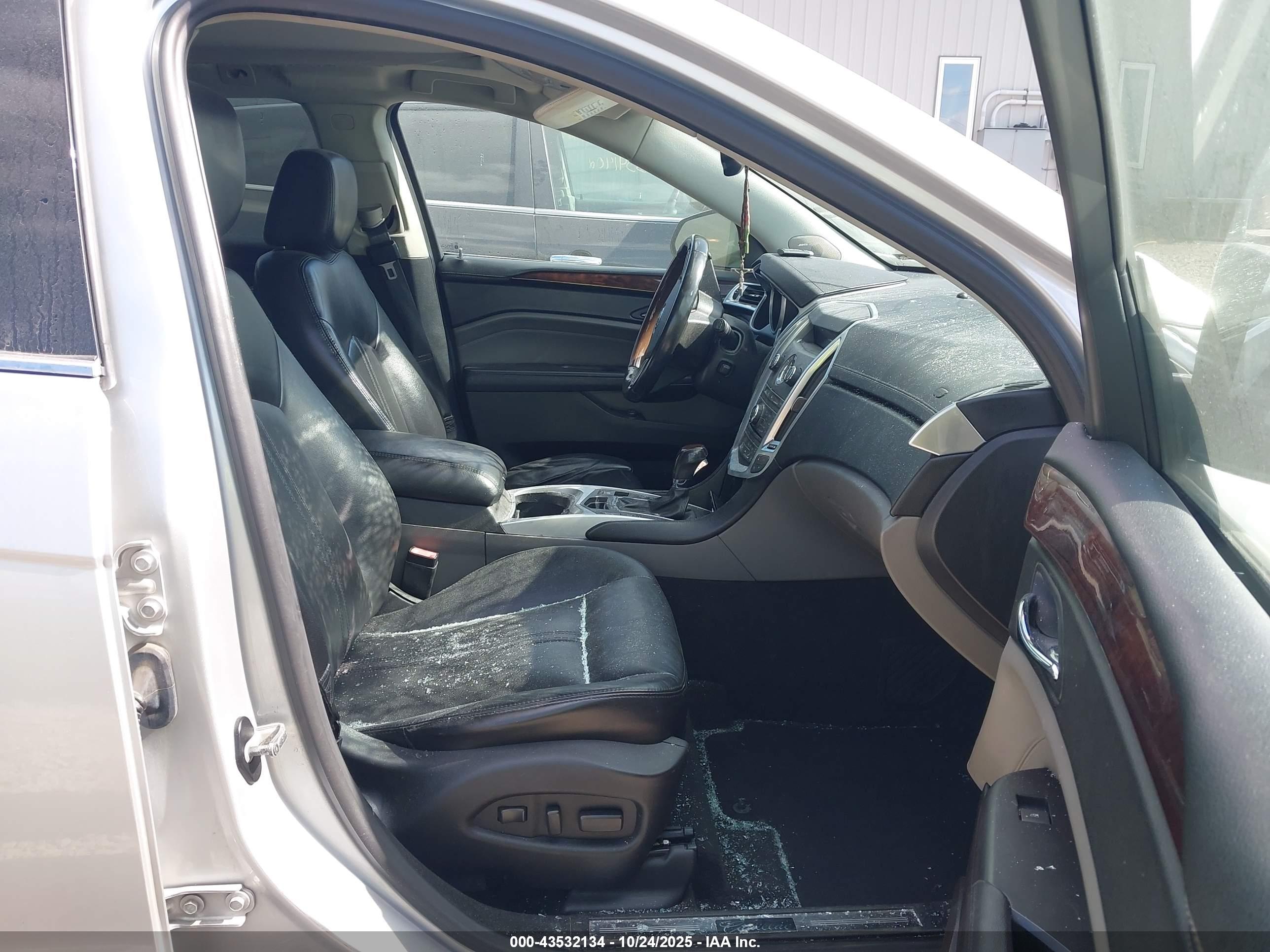 CADILLAC SRX image 5