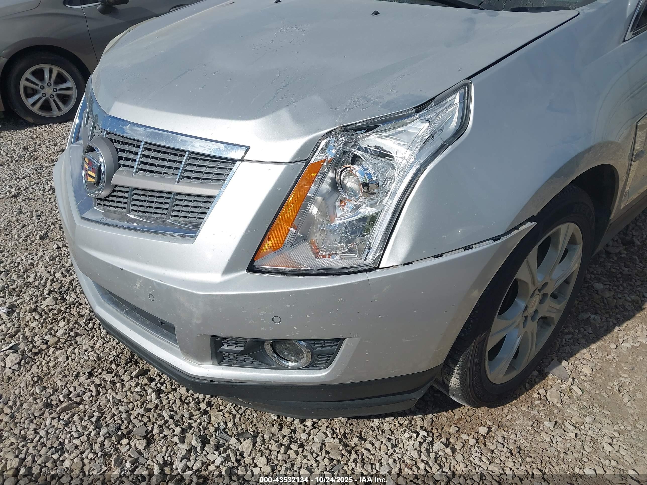 CADILLAC SRX image 6