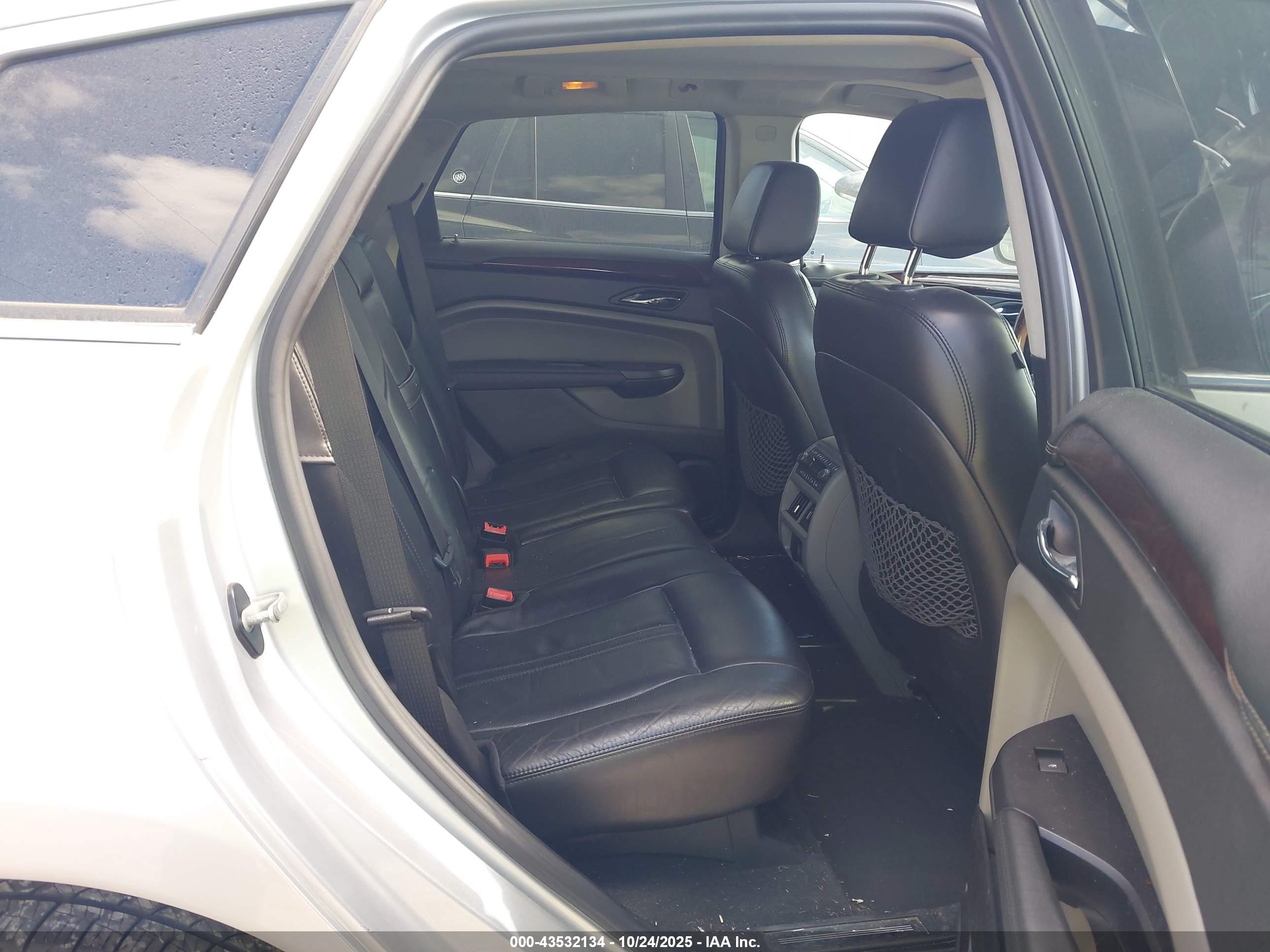 CADILLAC SRX image 8