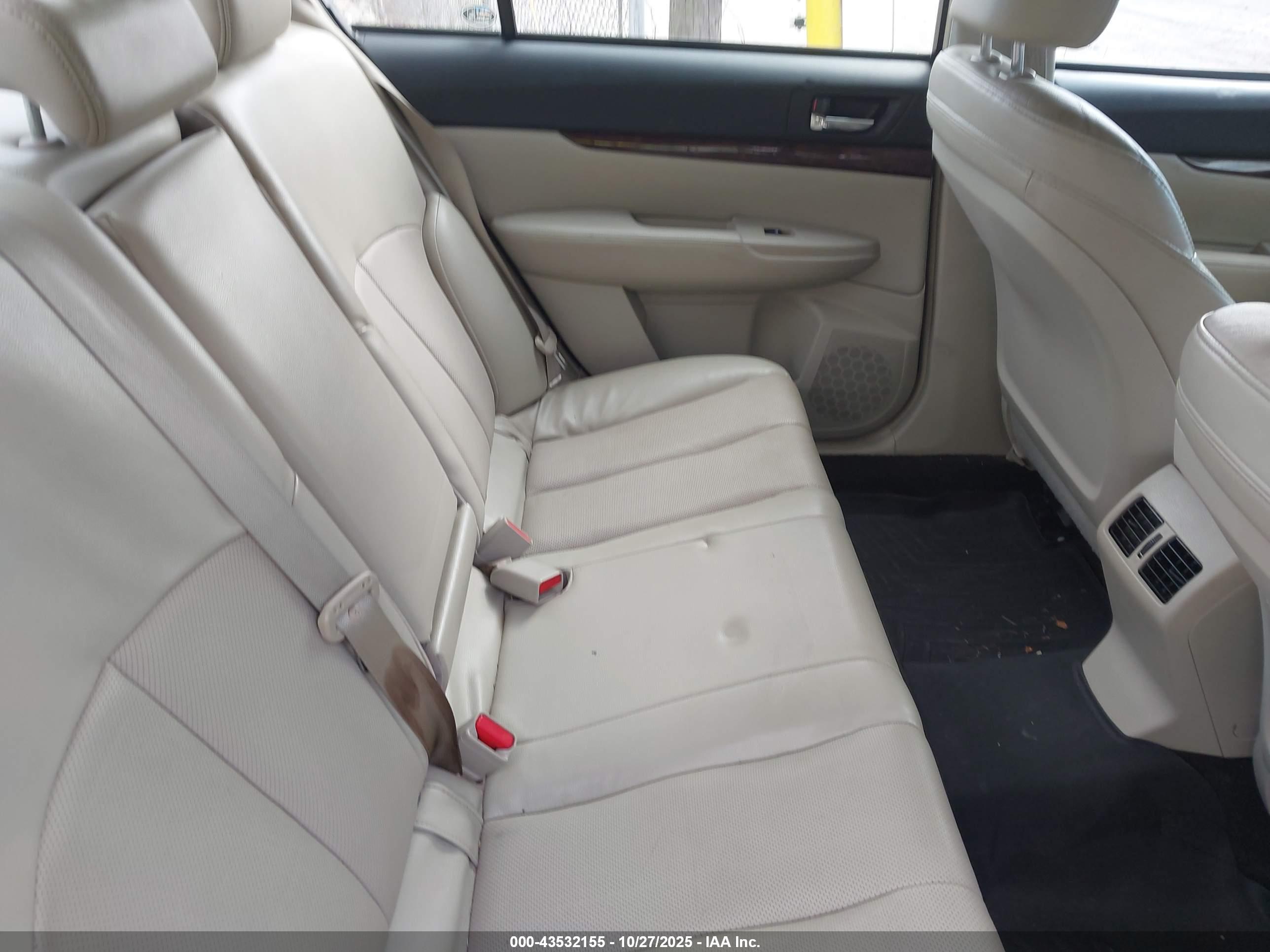 SUBARU LEGACY image 8