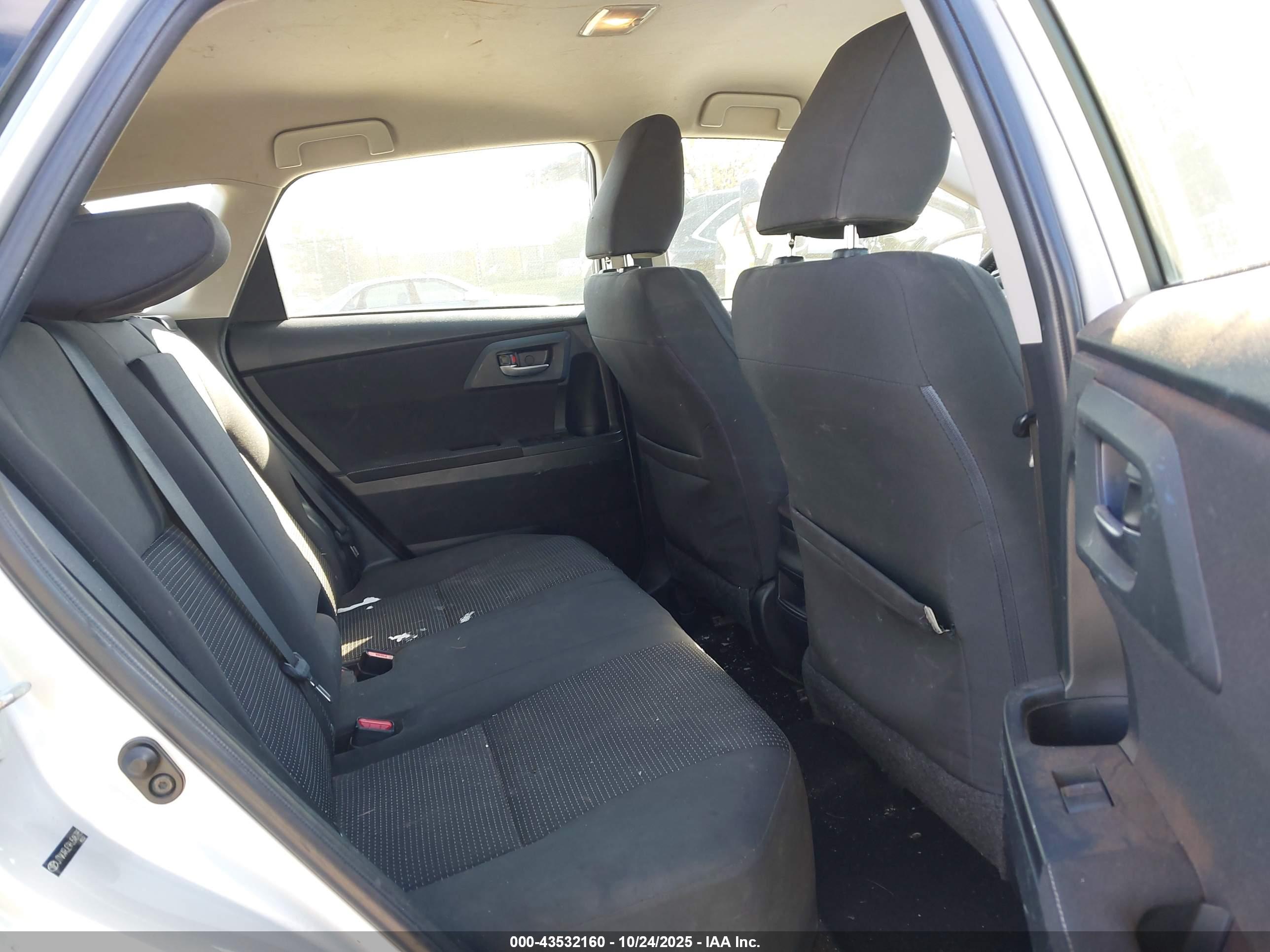 TOYOTA COROLLA image 8