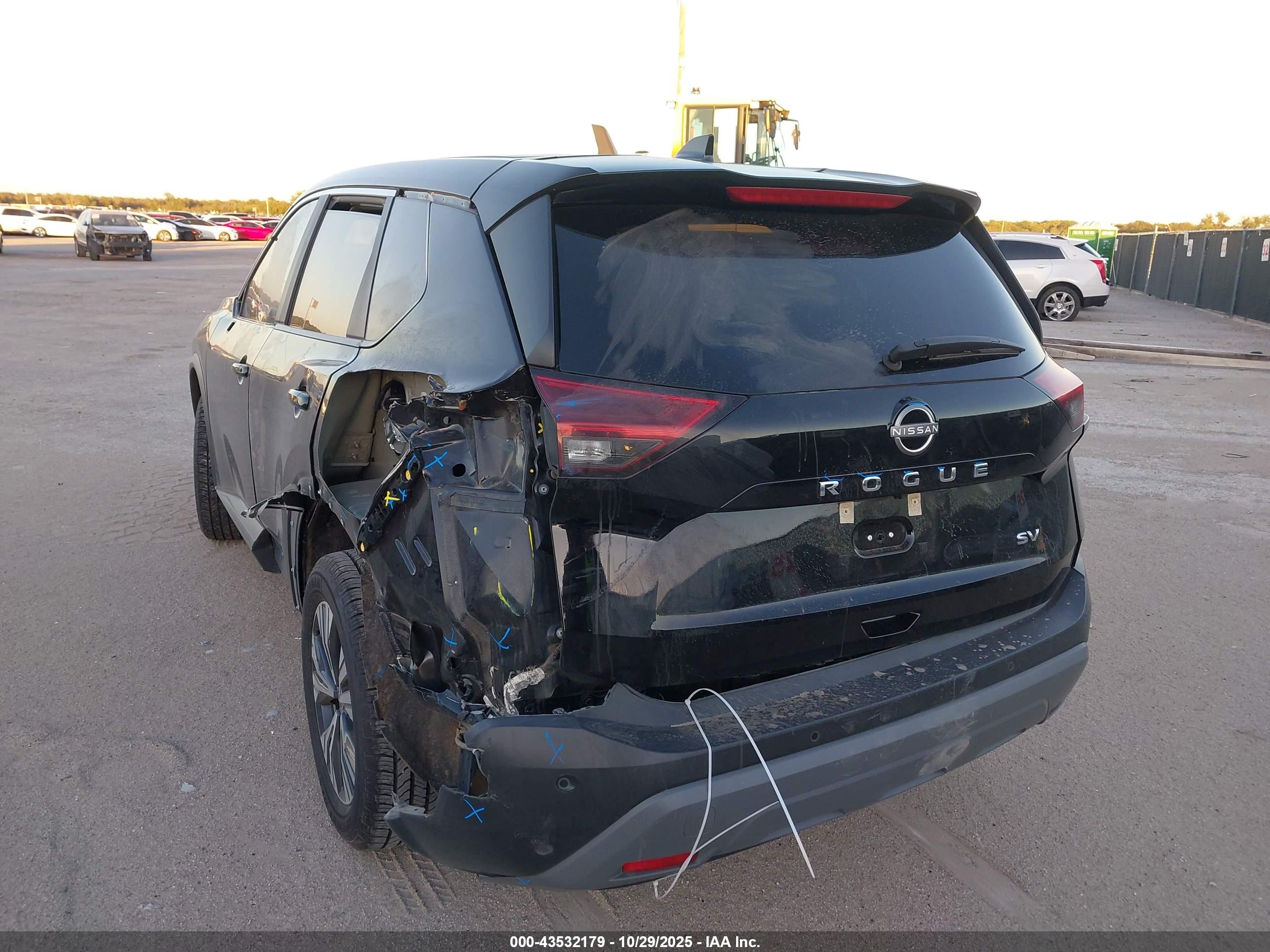 NISSAN ROGUE image 3