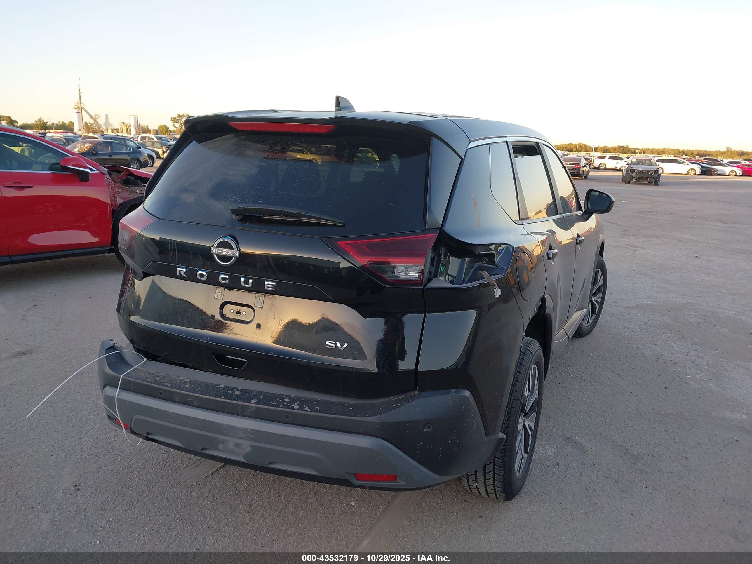 NISSAN ROGUE image 4