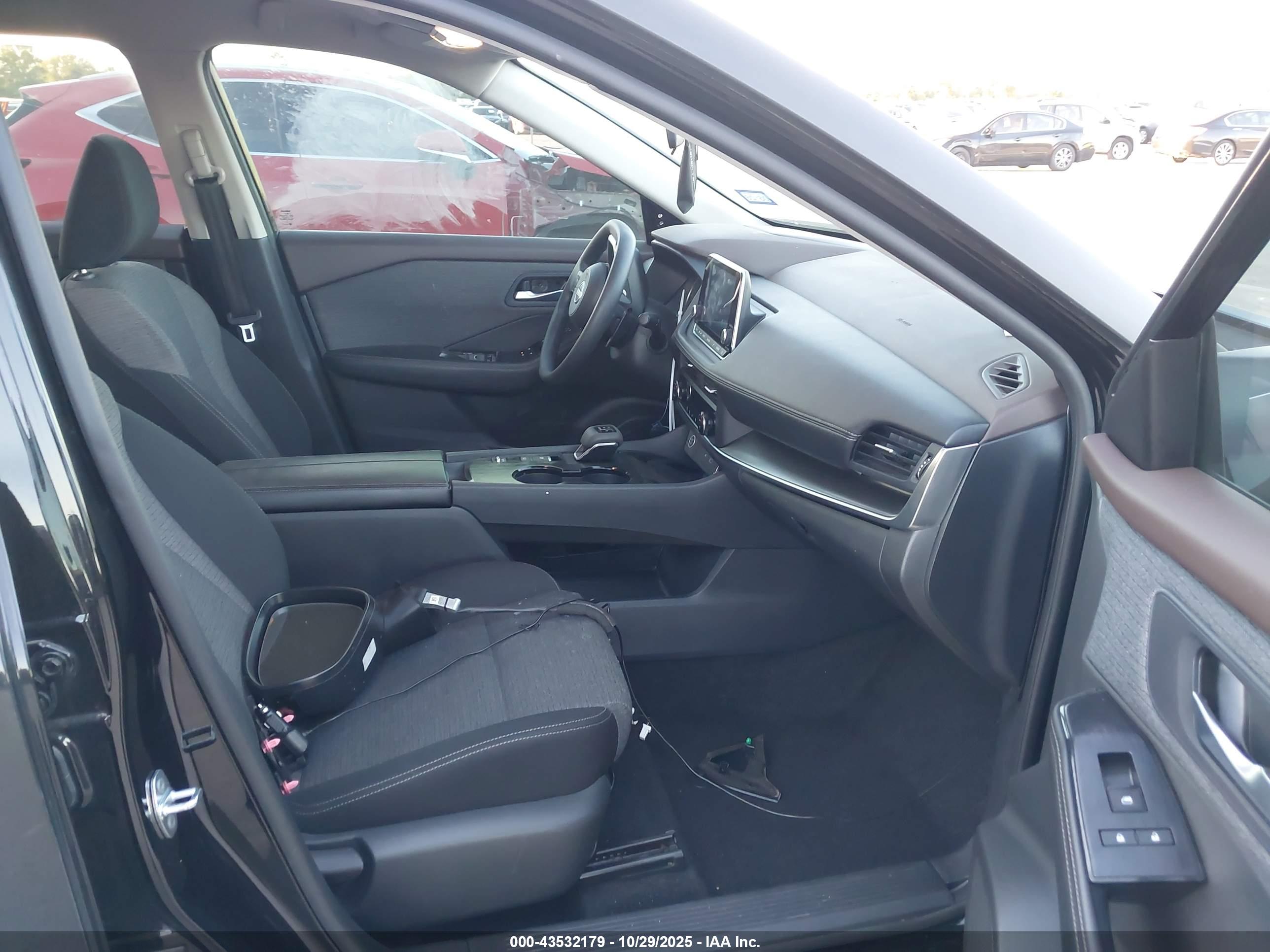 NISSAN ROGUE image 5