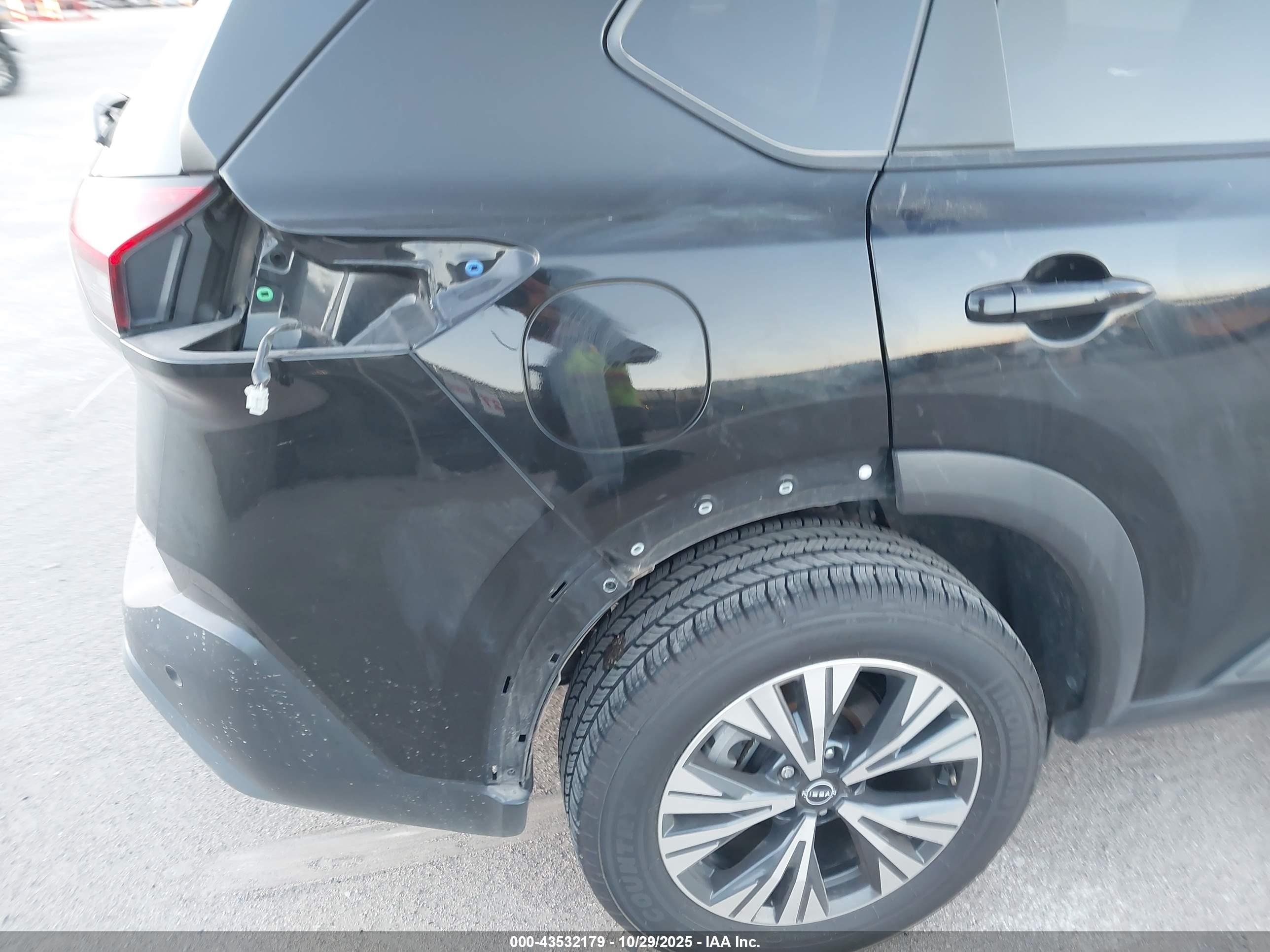NISSAN ROGUE image 6