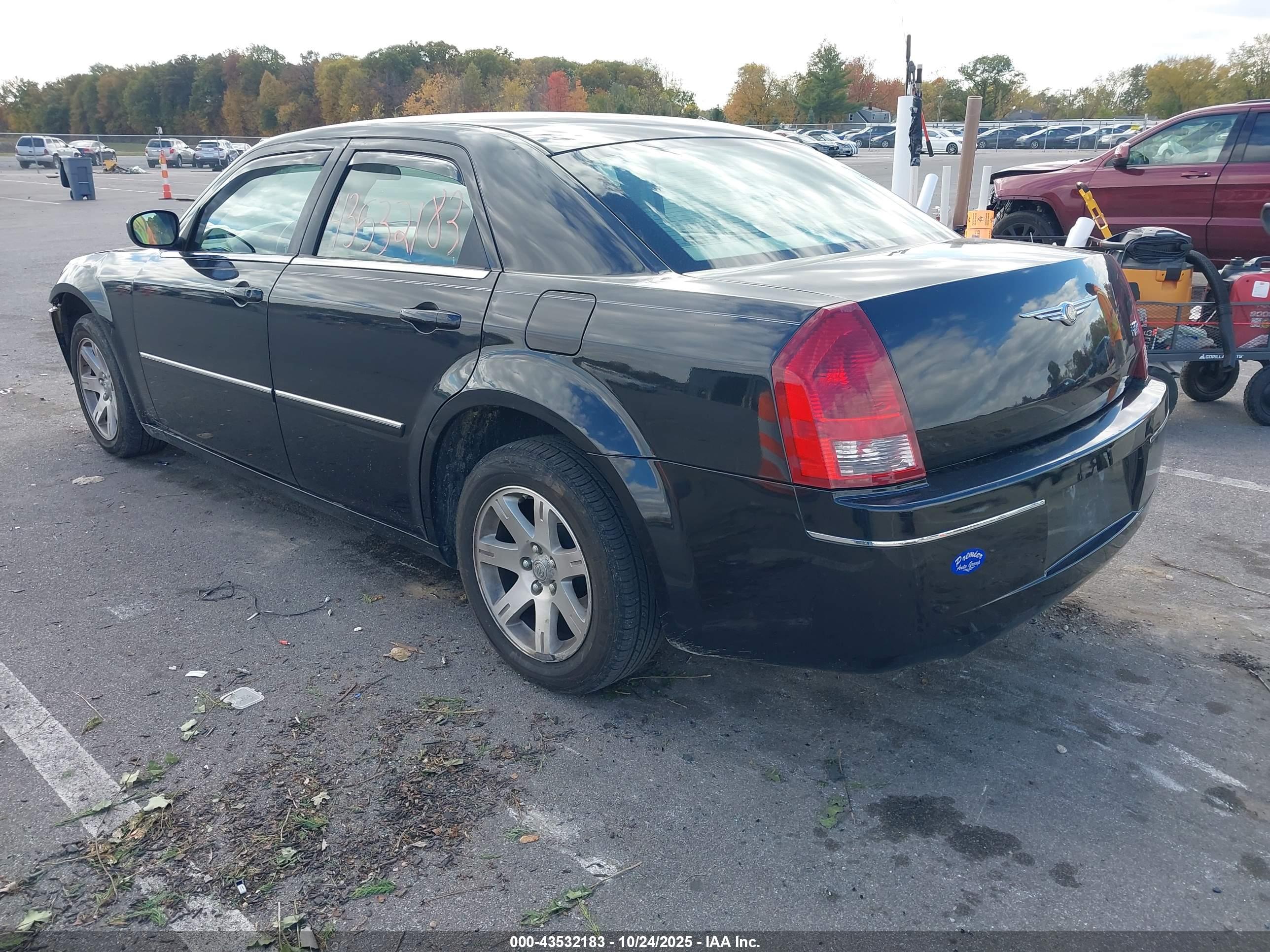 CHRYSLER 300 image 3