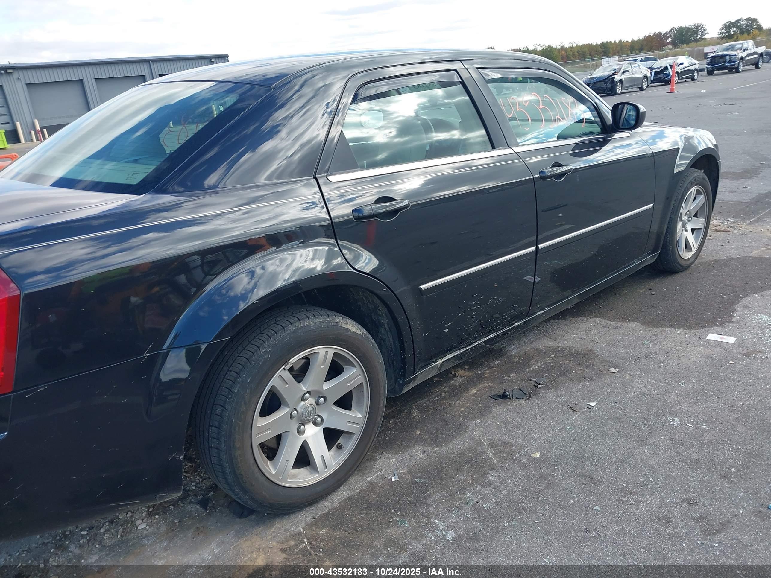CHRYSLER 300 image 4