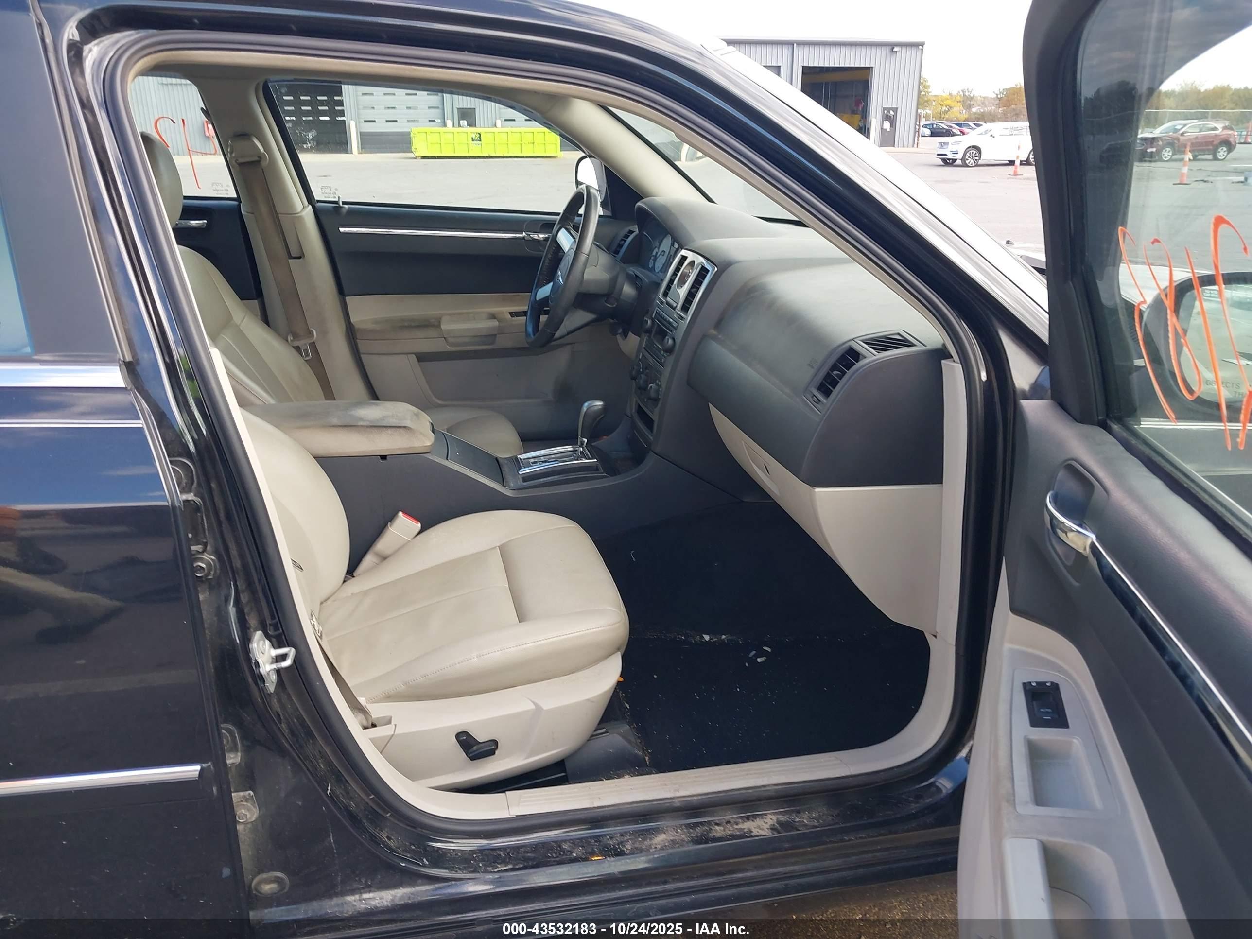 CHRYSLER 300 image 5