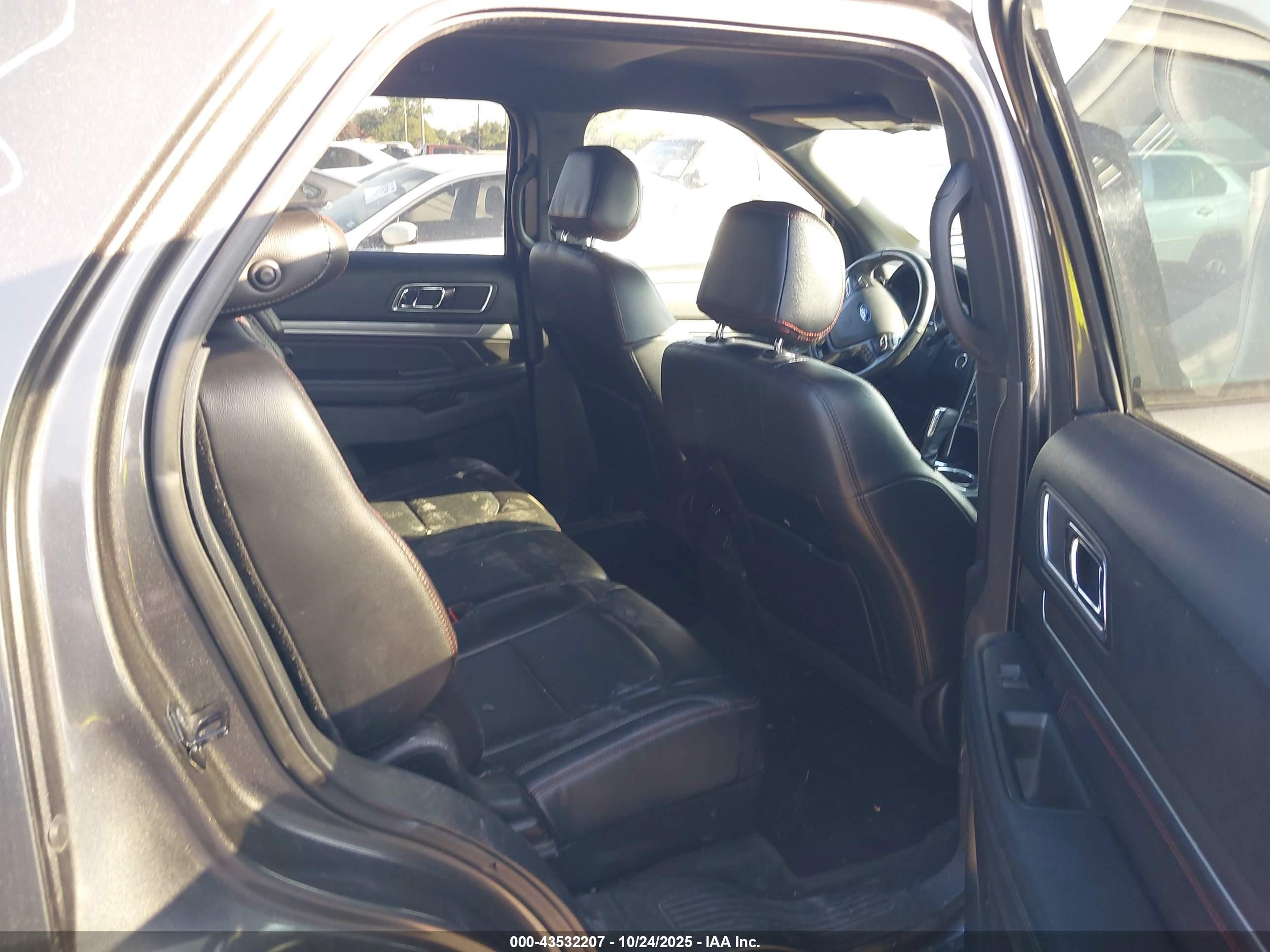FORD EXPLORER image 8