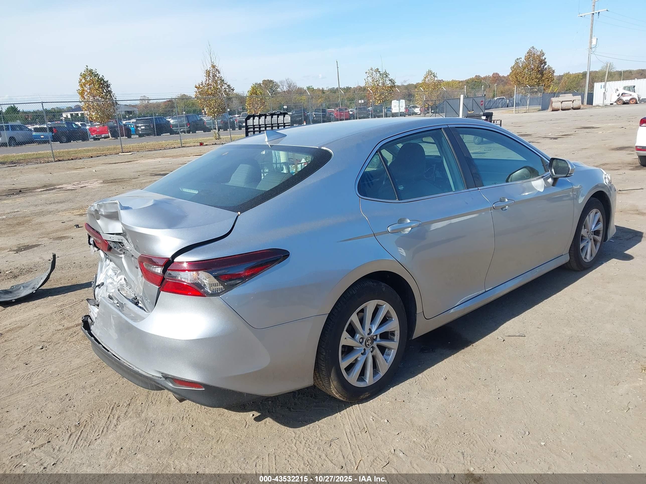 TOYOTA CAMRY image 4