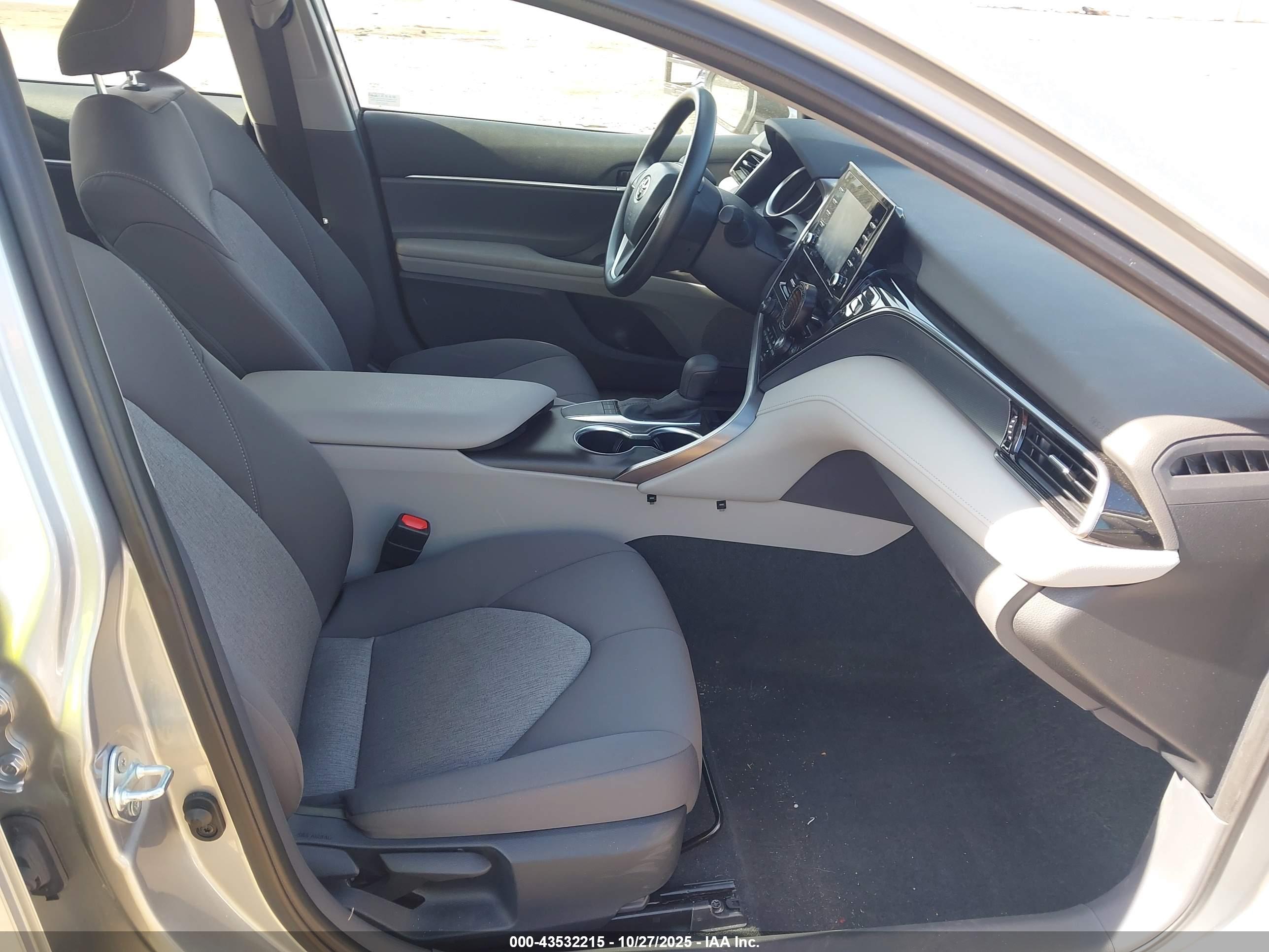 TOYOTA CAMRY image 5