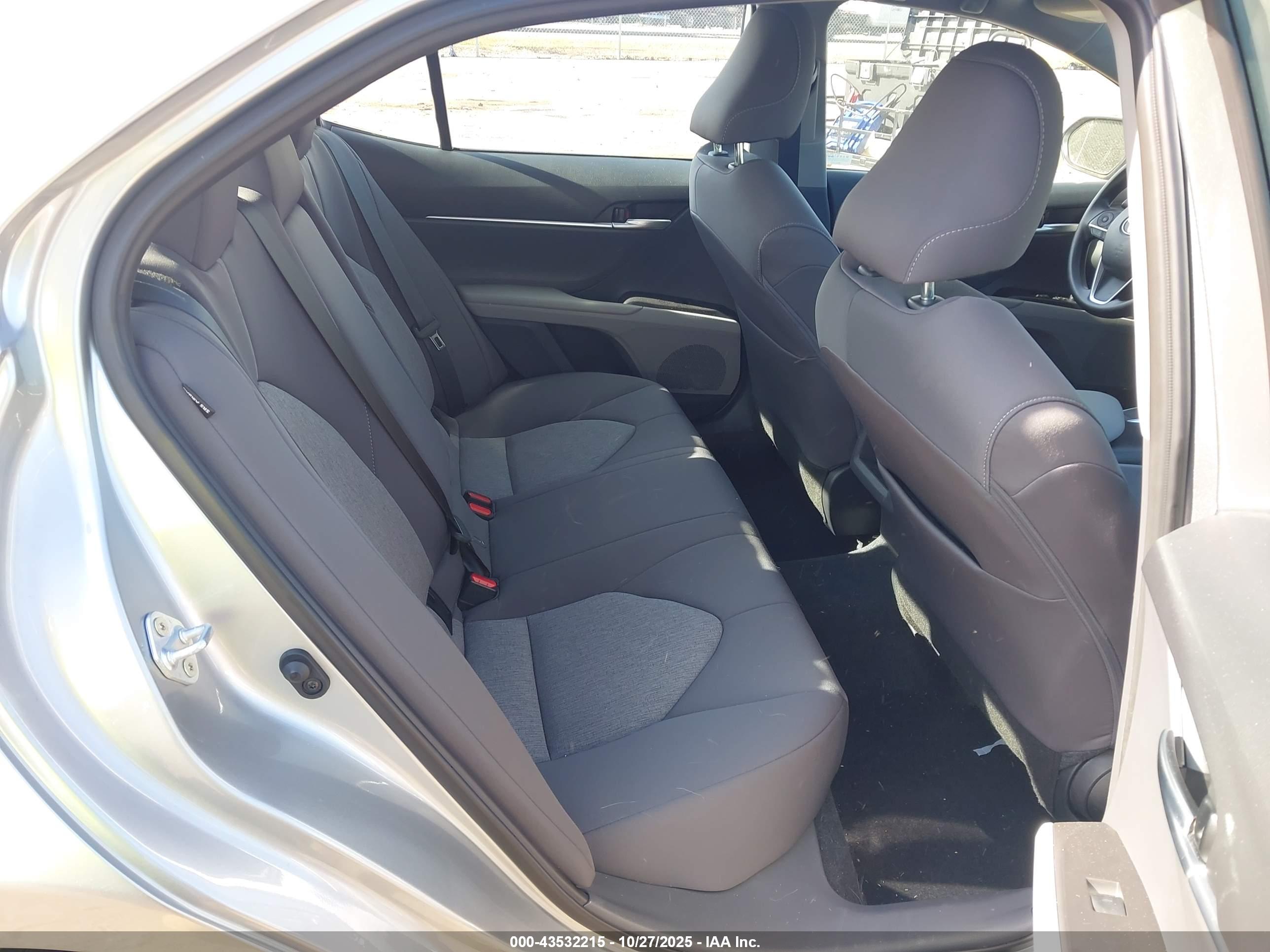 TOYOTA CAMRY image 8