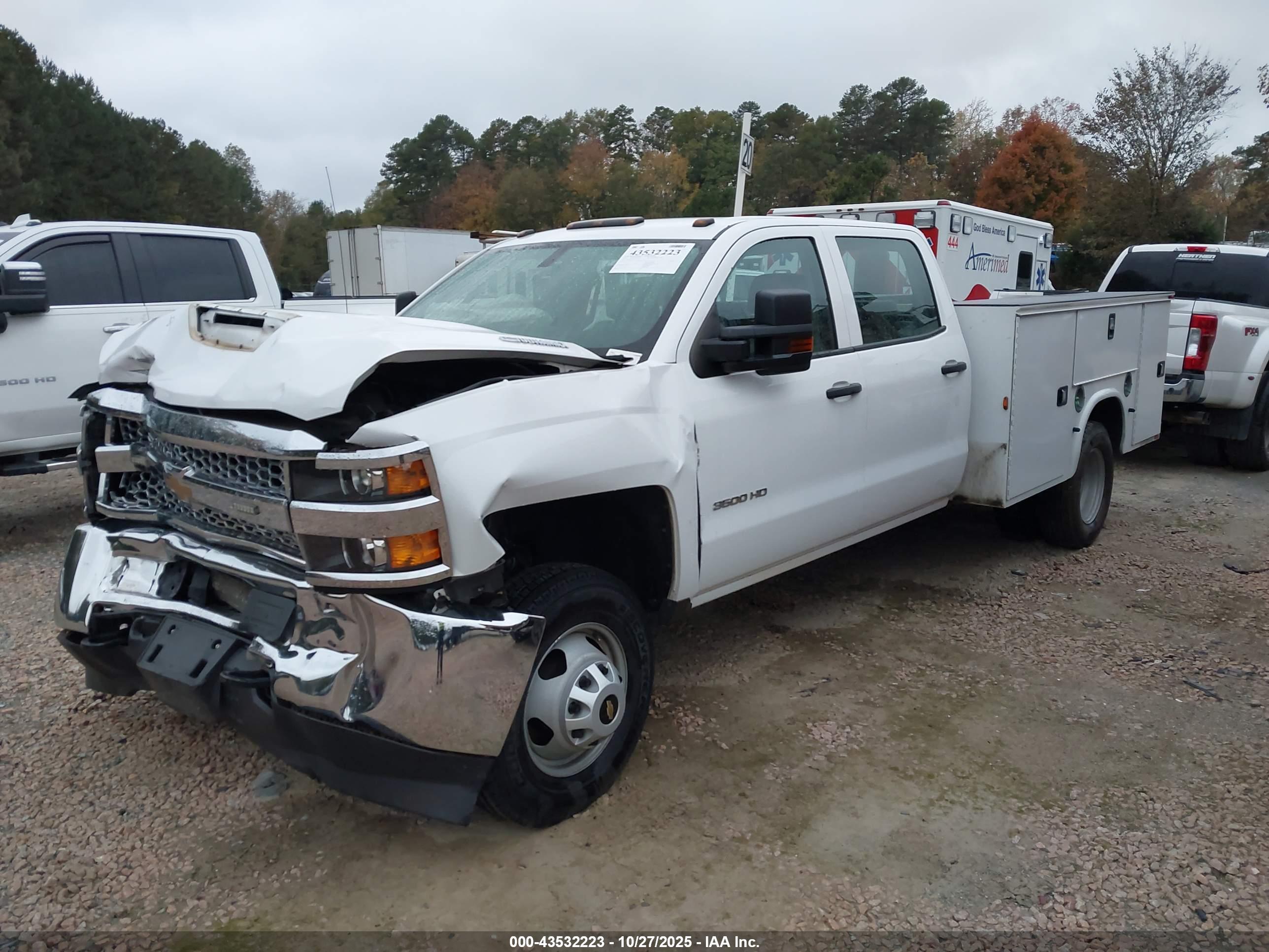 CHEVROLET SILVERADO image 2