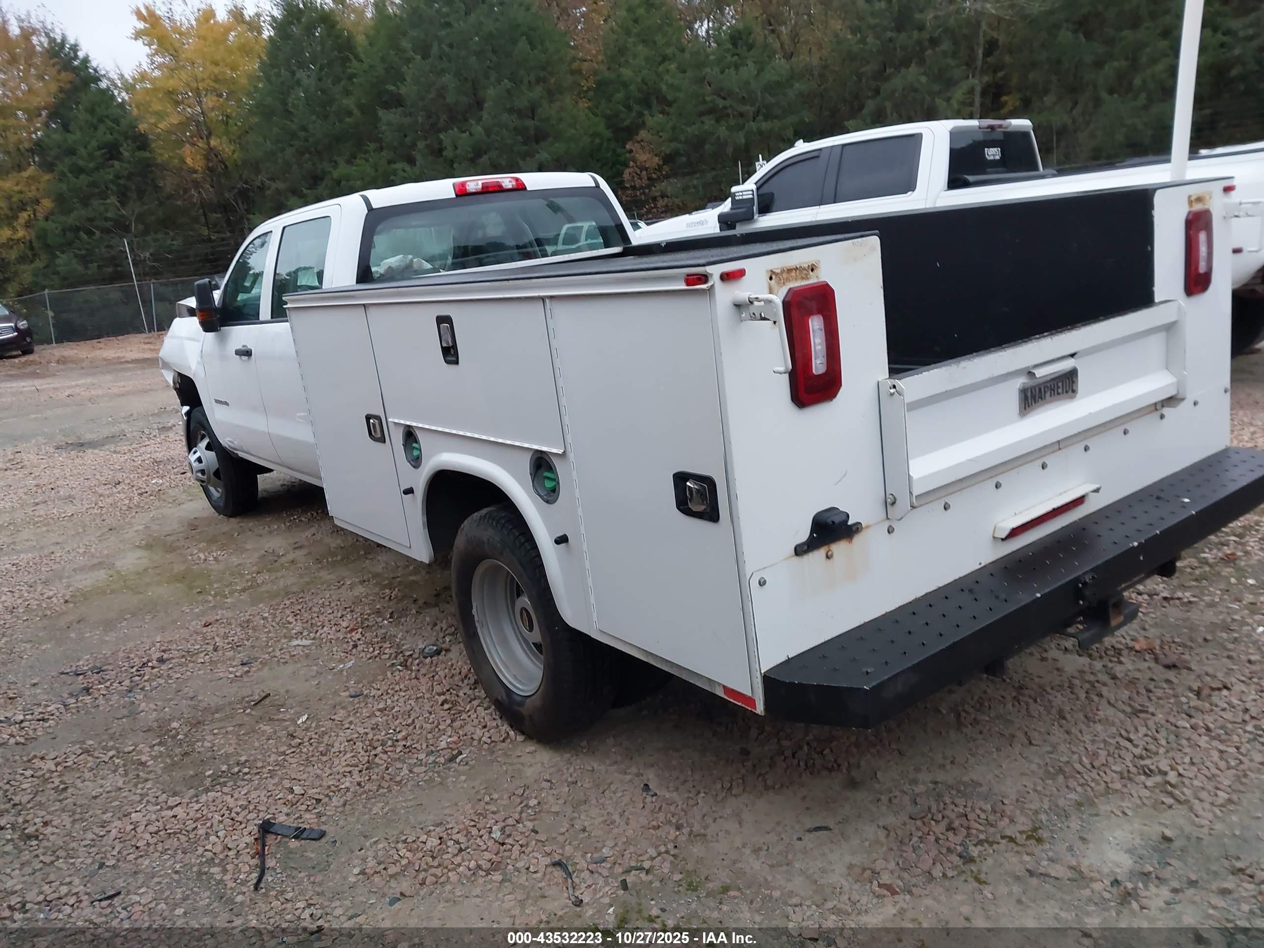 CHEVROLET SILVERADO image 3
