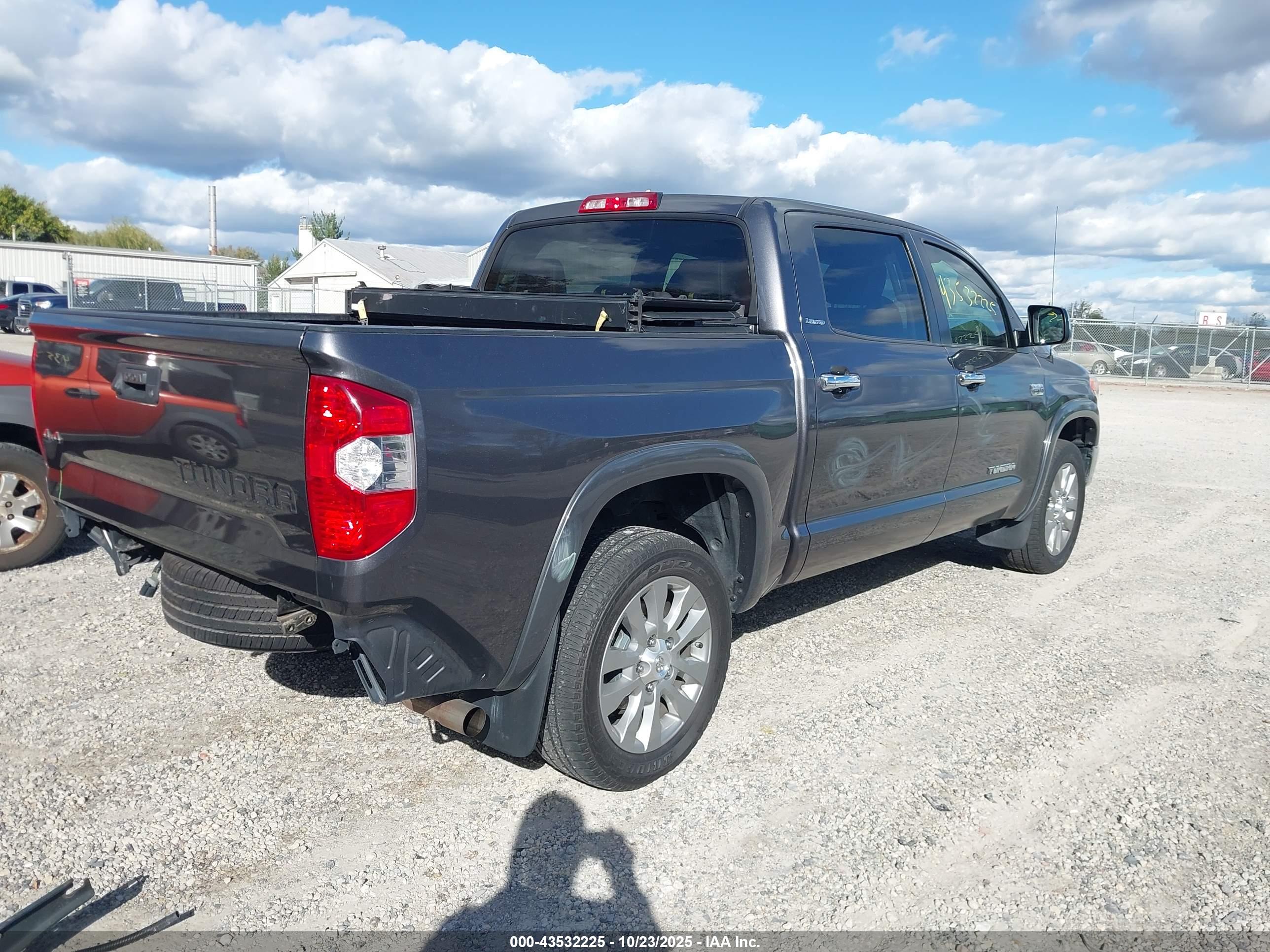 TOYOTA TUNDRA image 4