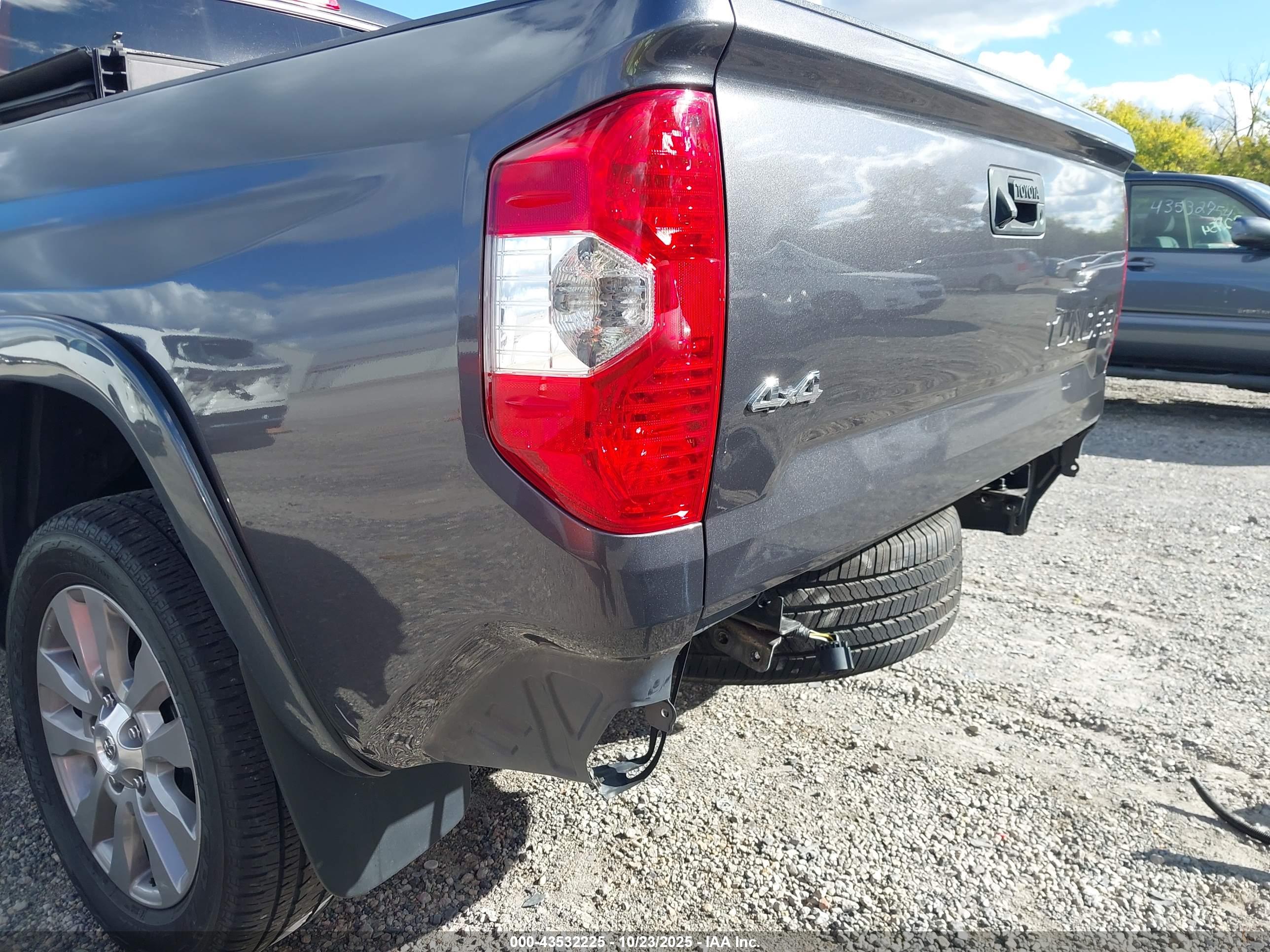 TOYOTA TUNDRA image 6