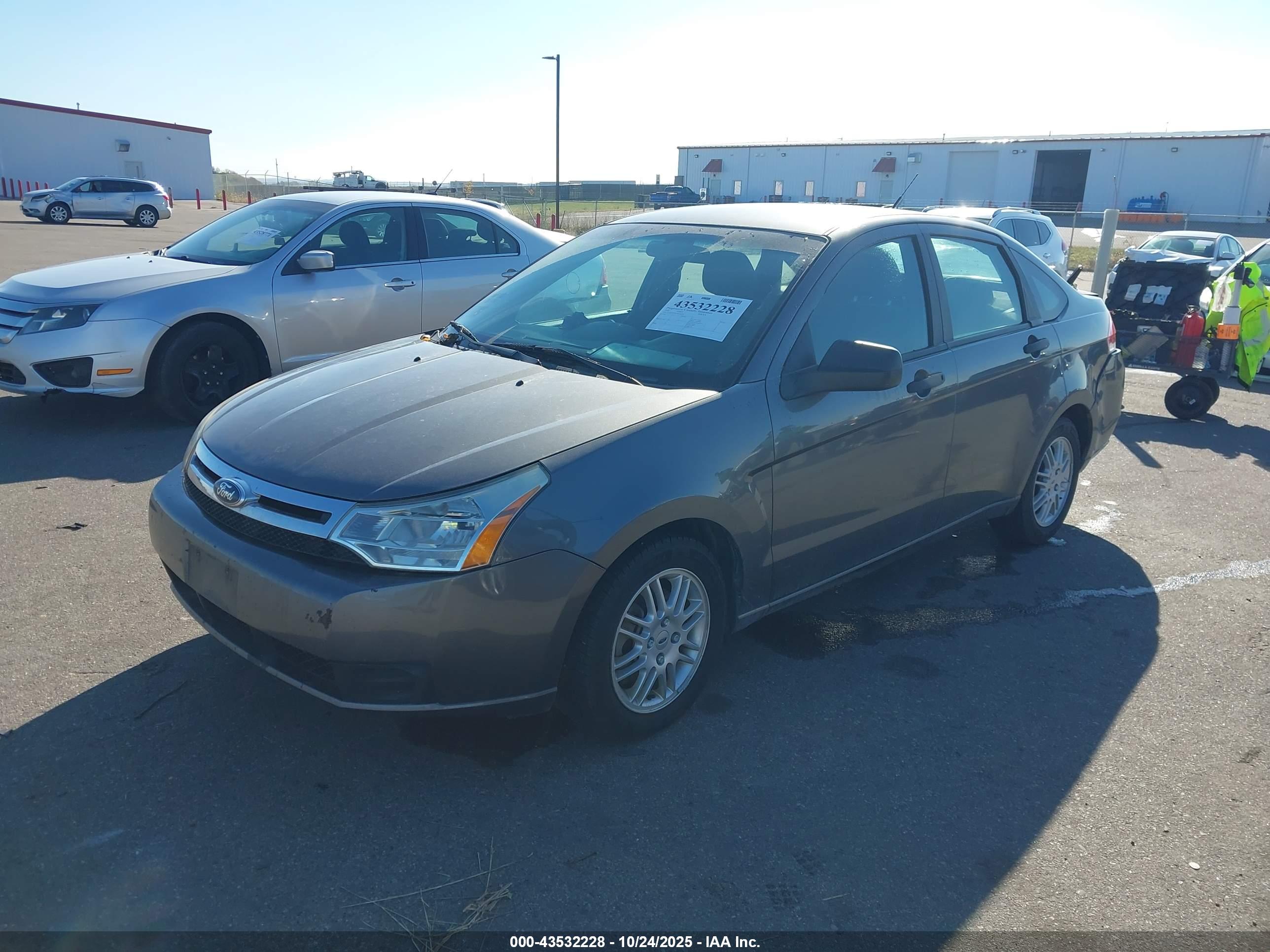 FORD FOCUS image 2