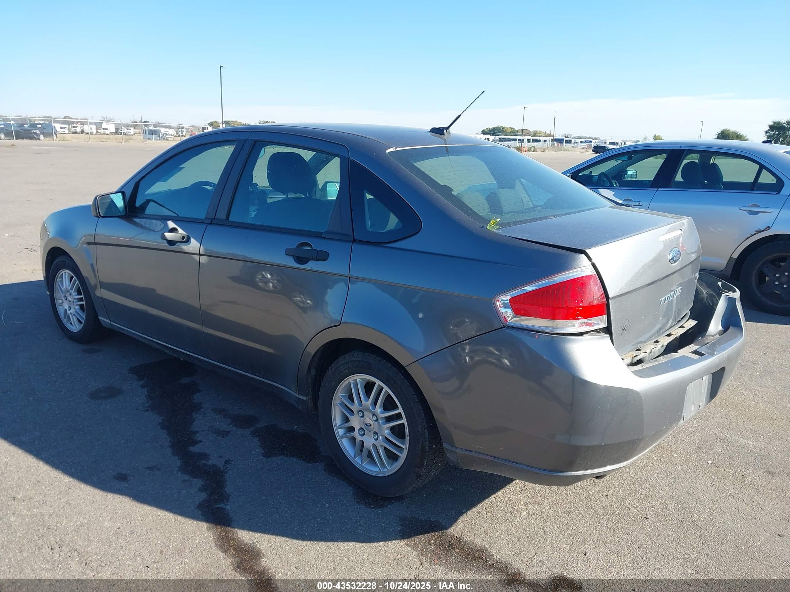 FORD FOCUS image 3