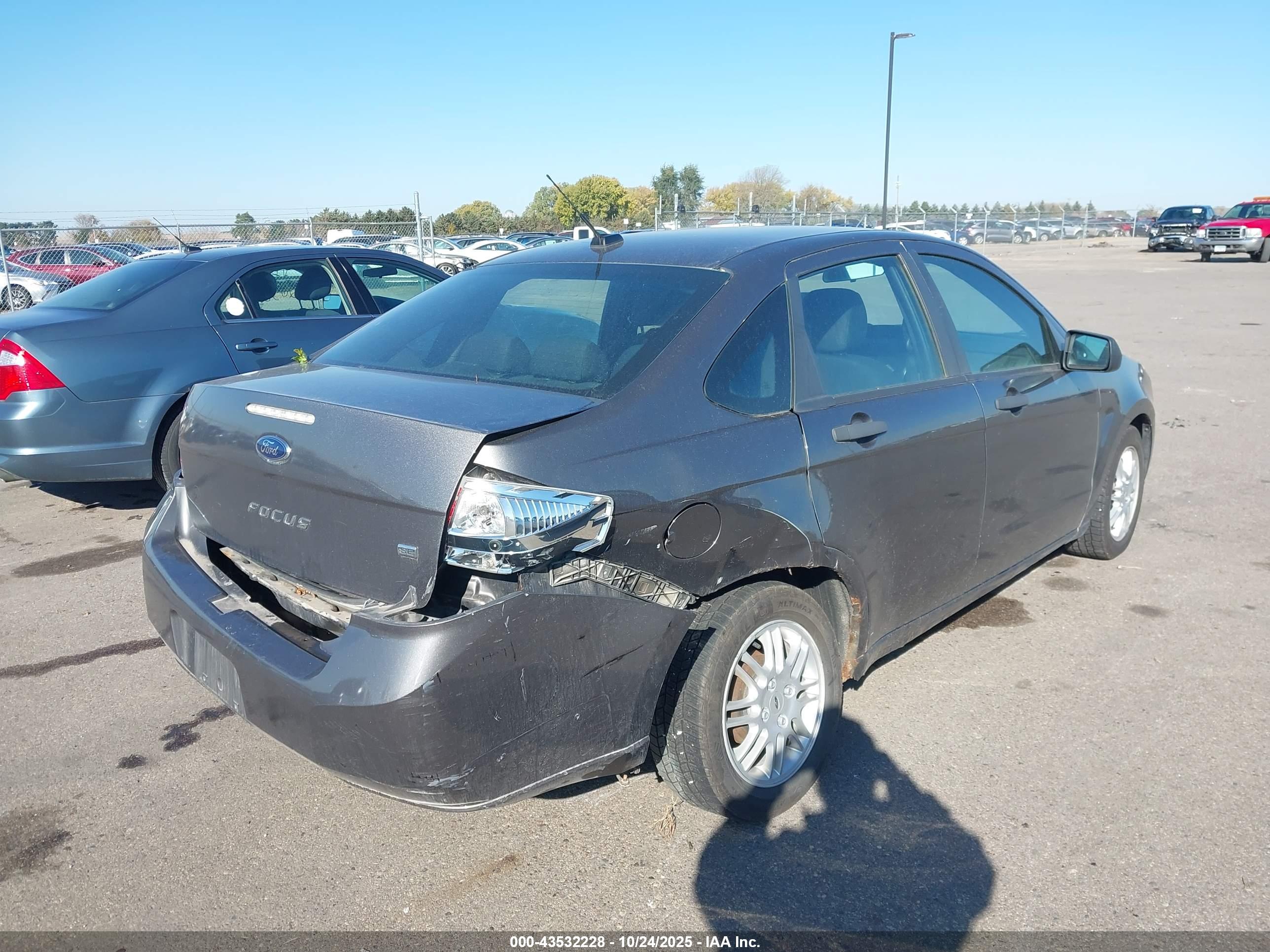 FORD FOCUS image 4
