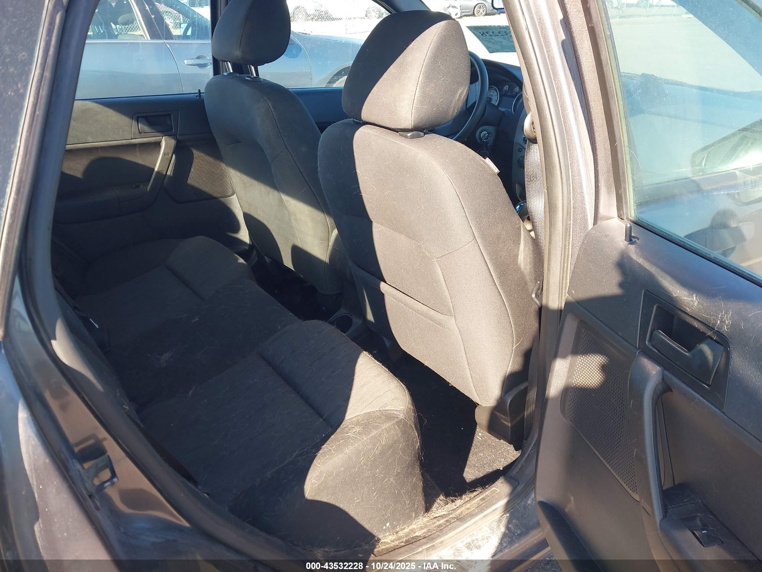 FORD FOCUS image 8