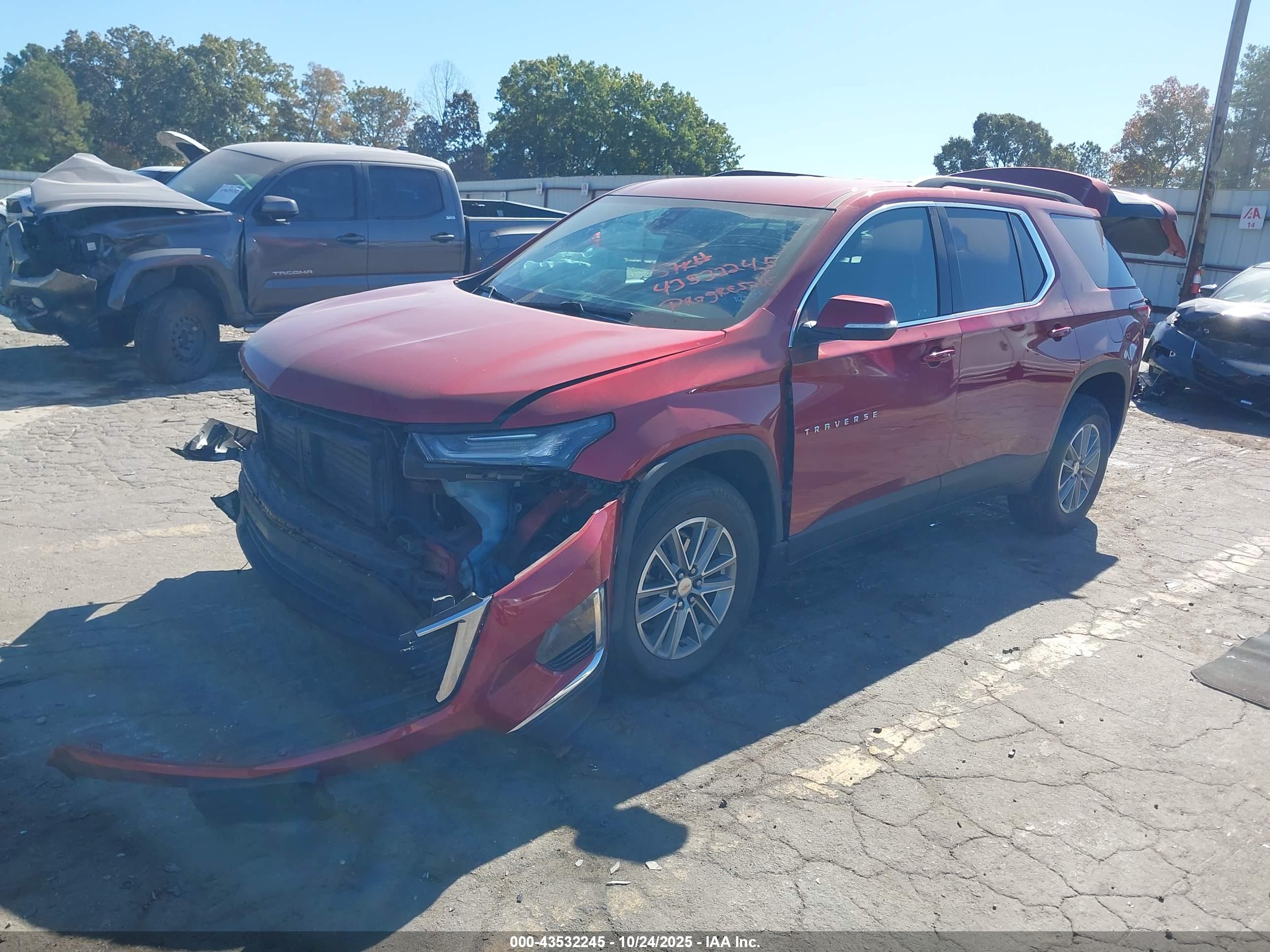 CHEVROLET TRAVERSE image 2