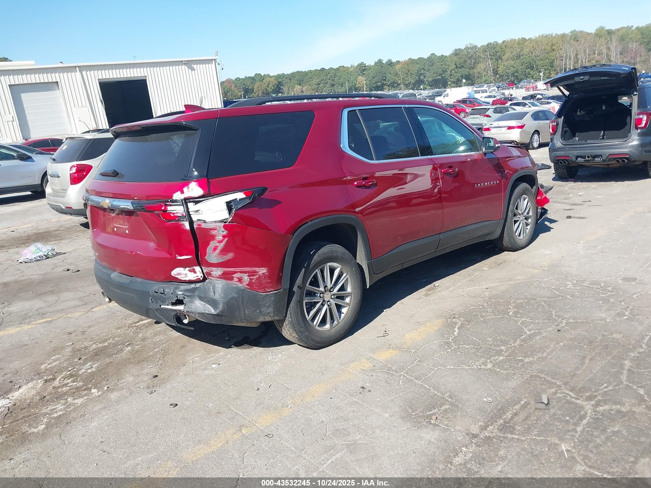 CHEVROLET TRAVERSE image 4