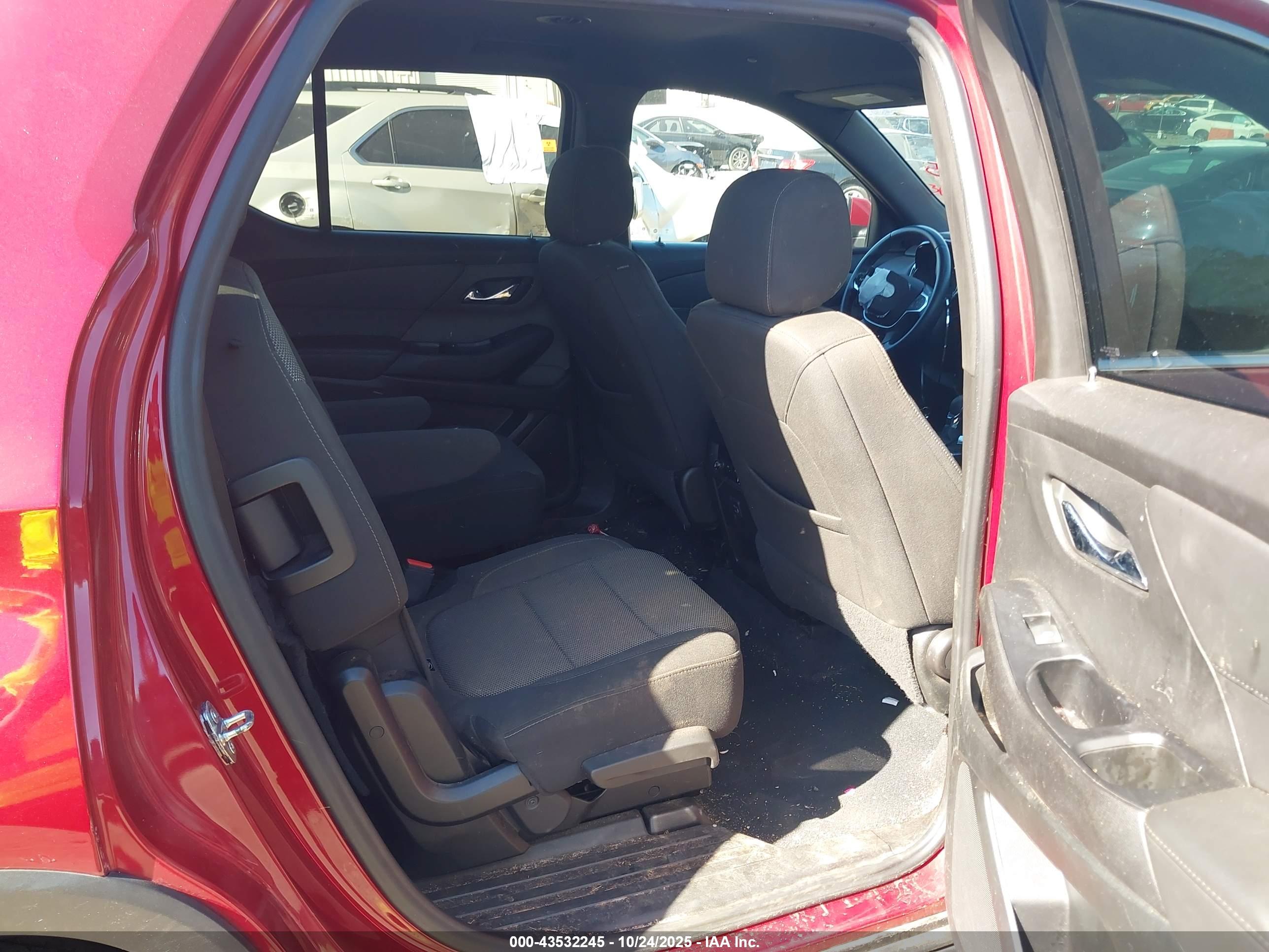 CHEVROLET TRAVERSE image 8