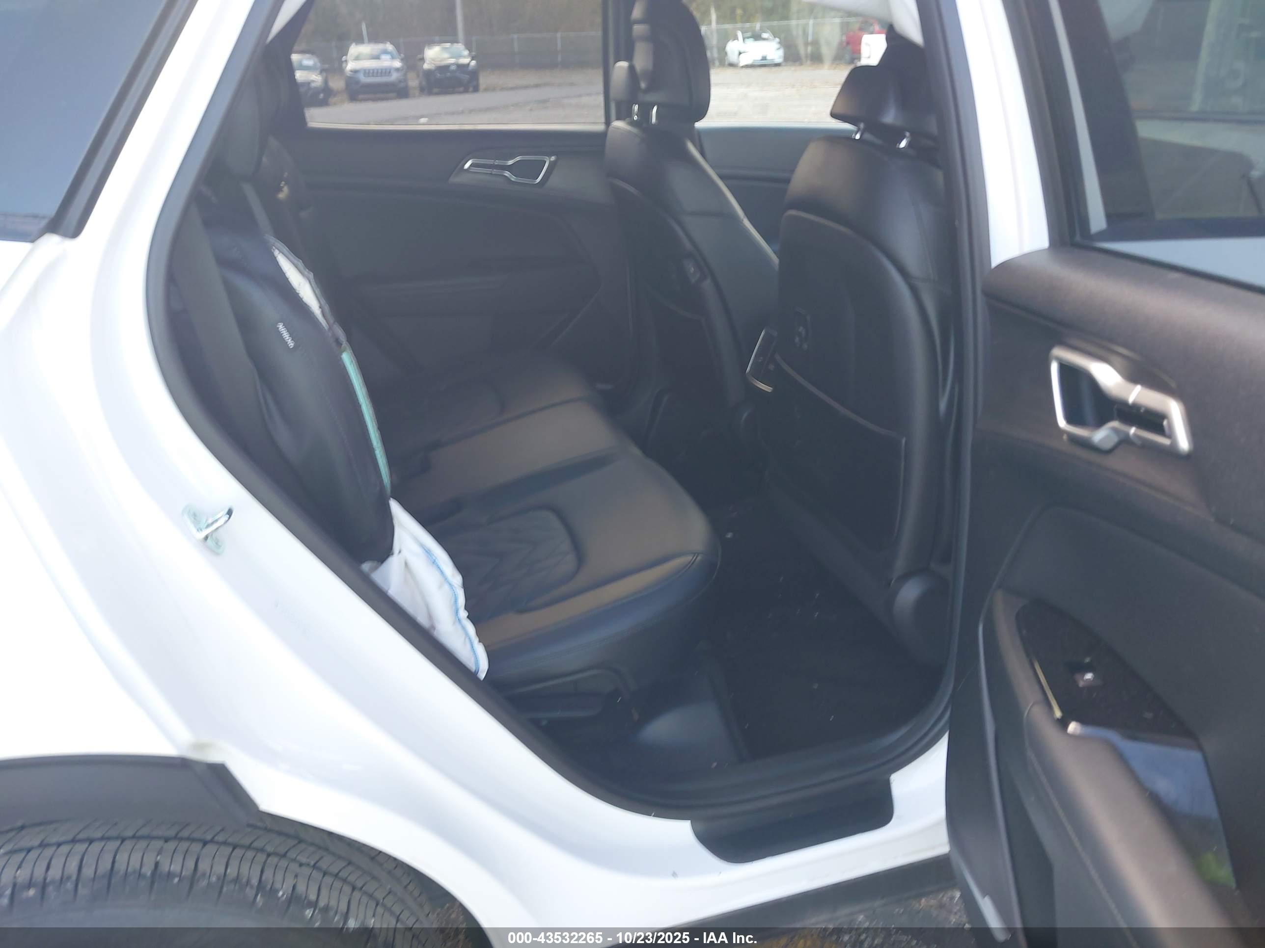 KIA SPORTAGE image 8