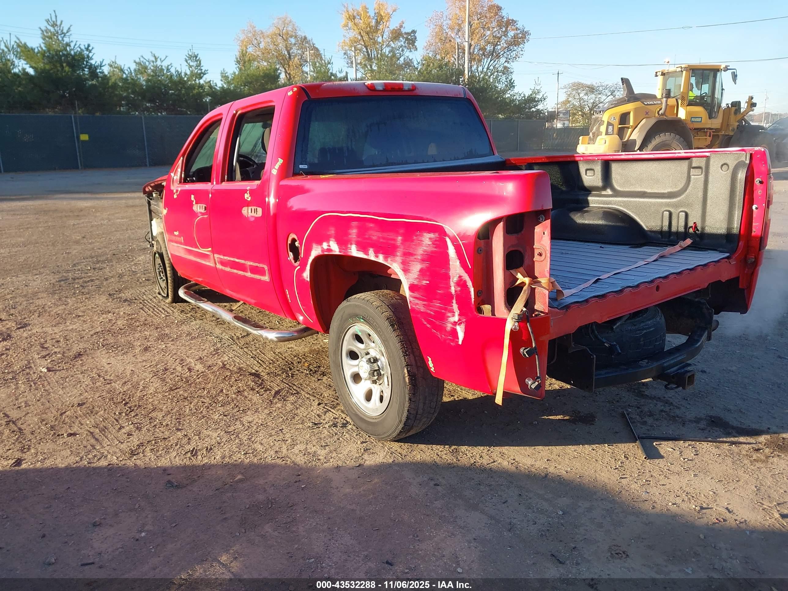 CHEVROLET SILVERADO image 3
