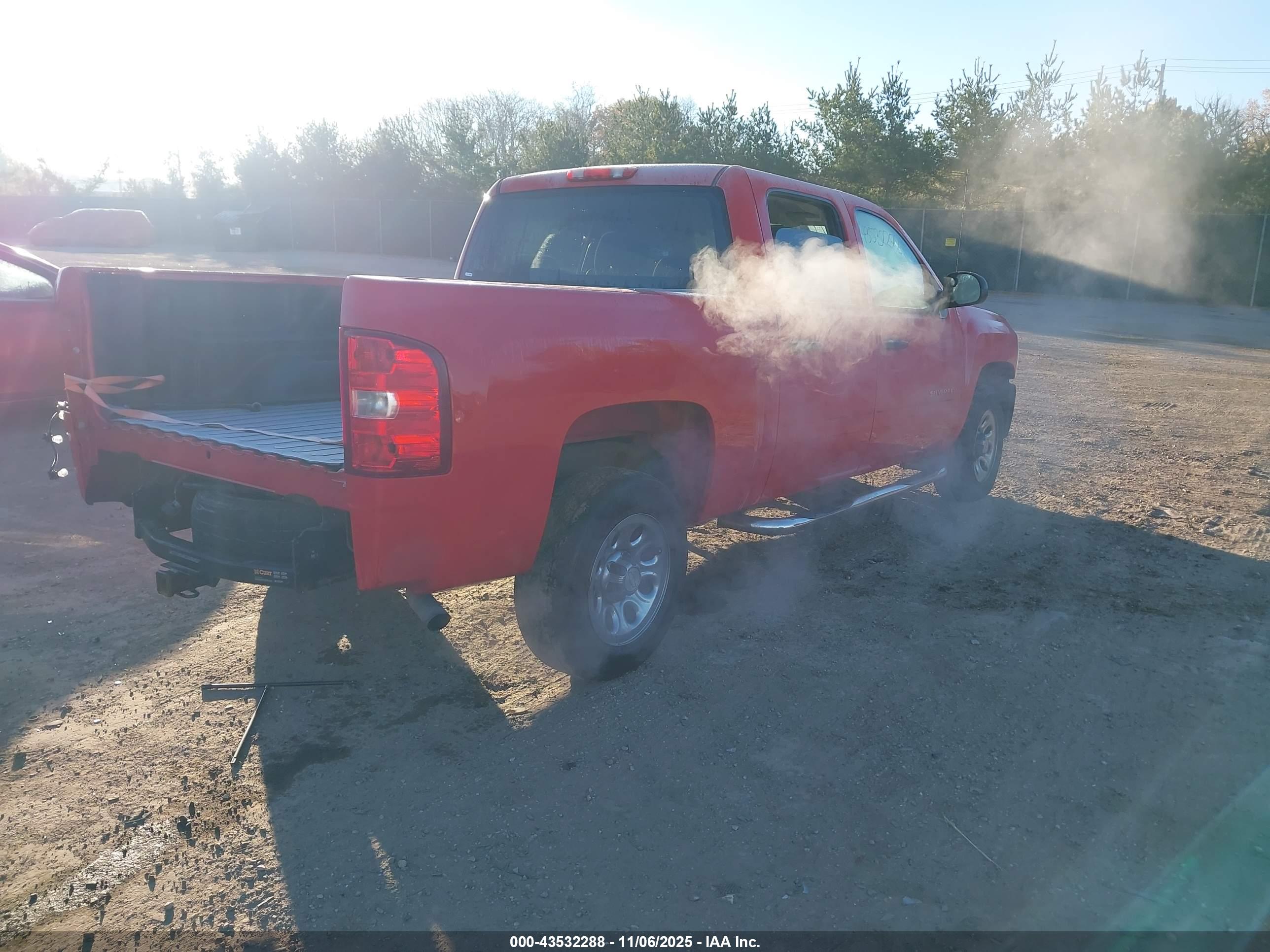CHEVROLET SILVERADO image 4